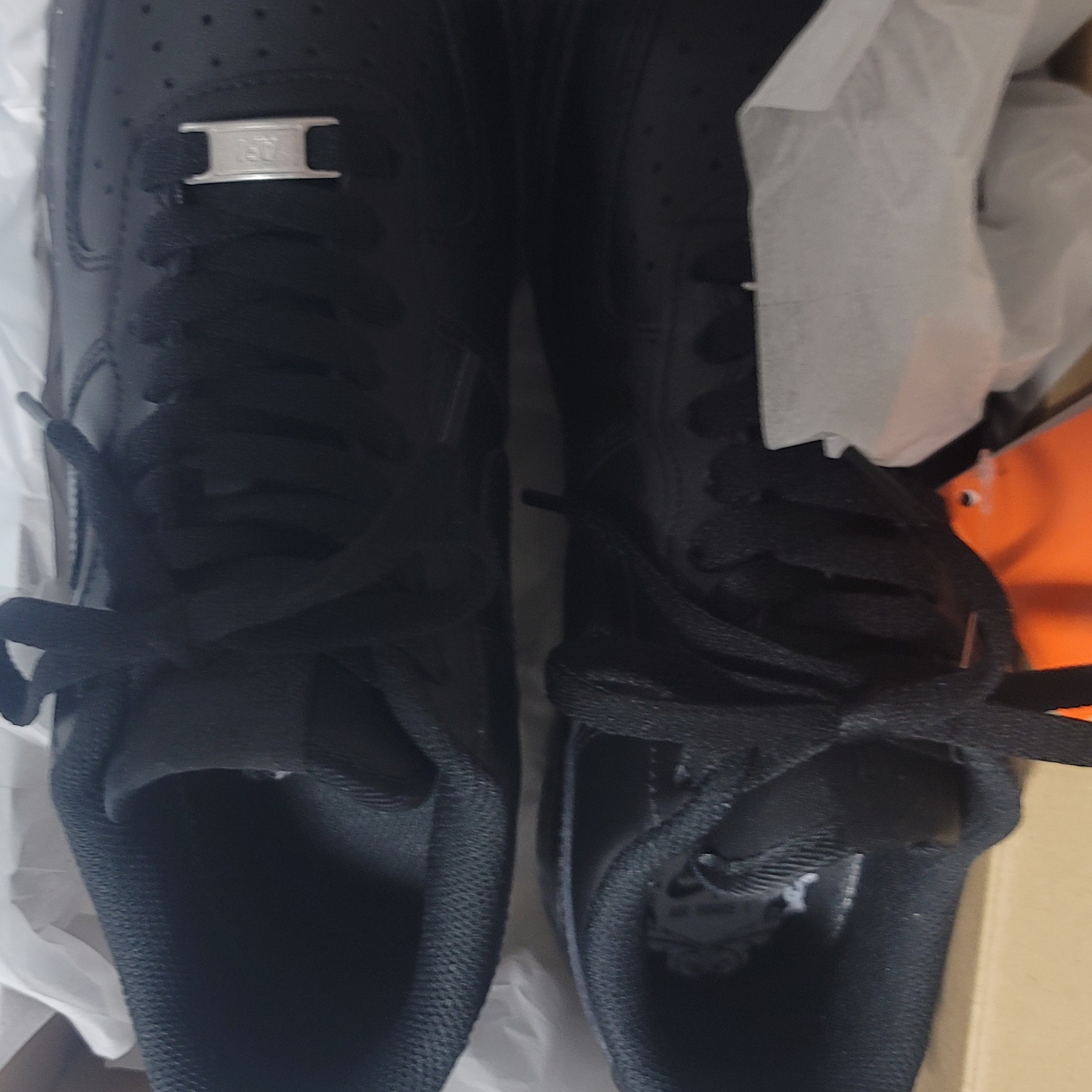 Nike Air Force 1 '07 Low Triple Black 착용 스타일 - 2