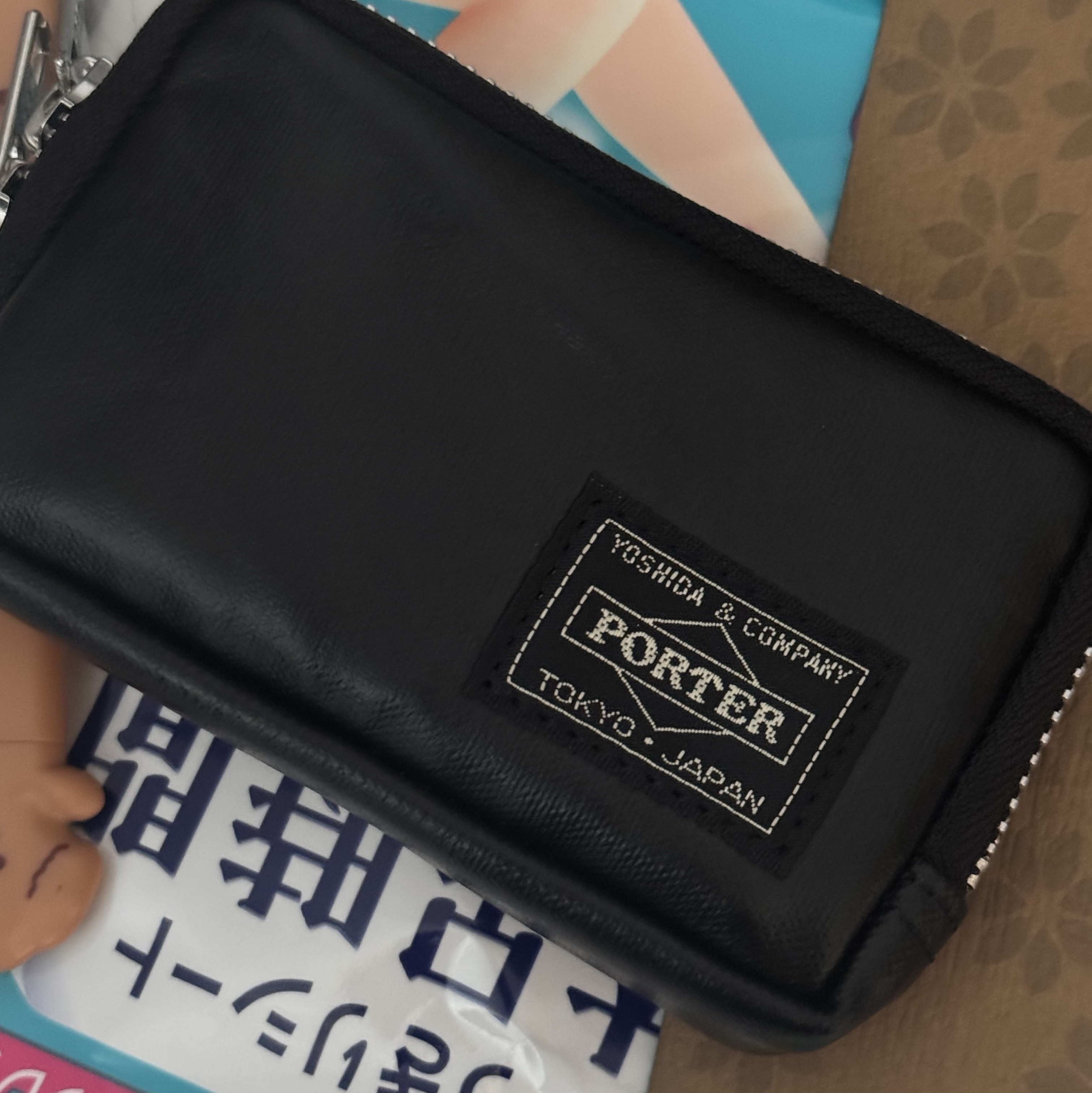 Porter Freestyle Multi Coin Case Black 착용 스타일