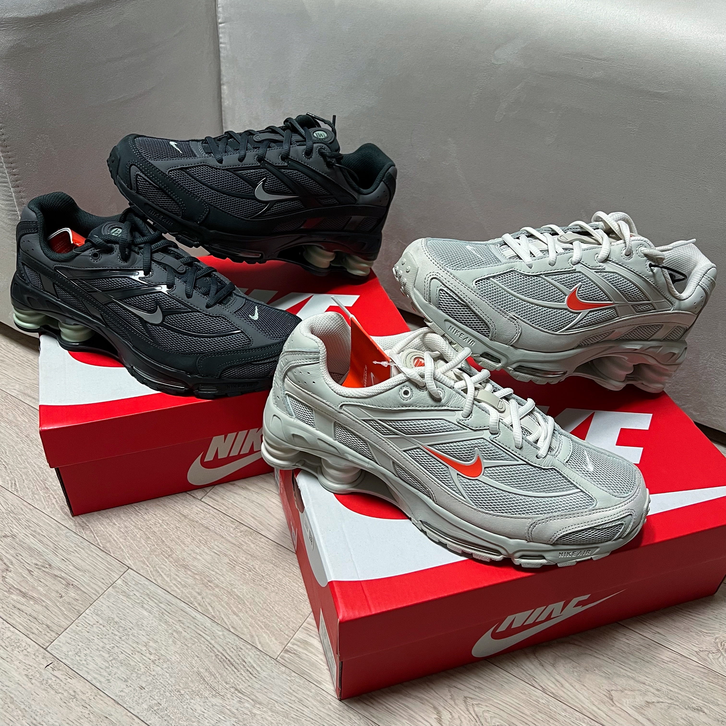 Nike Shox Ride 2 Iron Grey and Anthracite, Nike Shox Ride 2 Light Bone and Turf Orange 착용 스타일 - 1