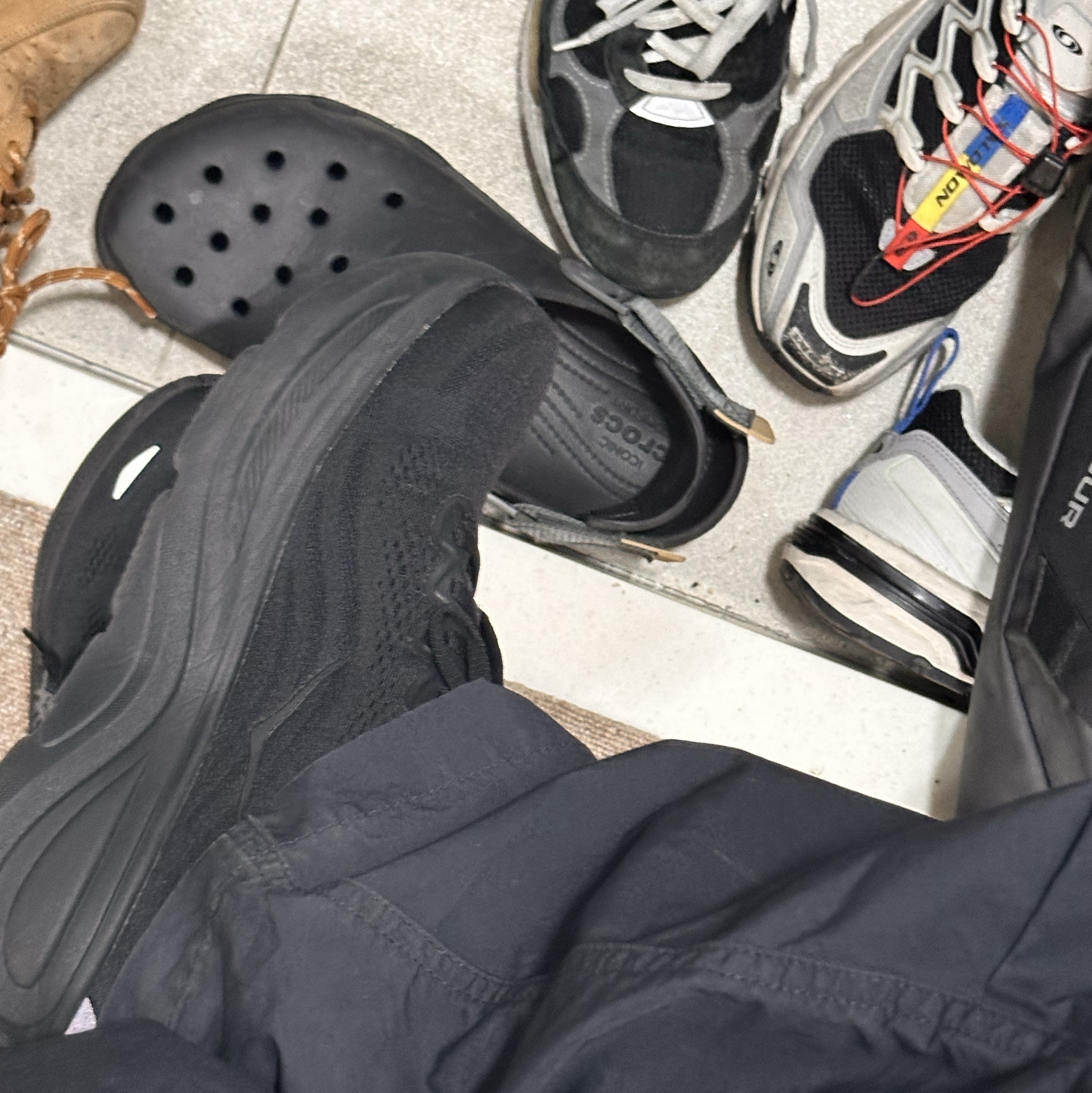 Hoka Bondi 9 Black - Wide 착용 스타일 - 2