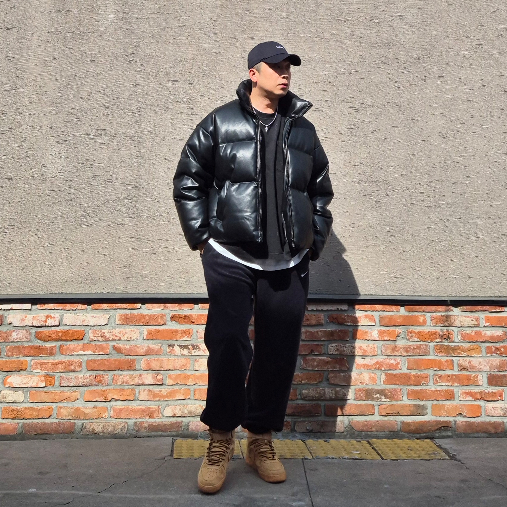 Nike Air Force 1 High '07 LV8 WB Flax, Nike Heritage 86 Just Do It Cap Black 착용 스타일 - 2