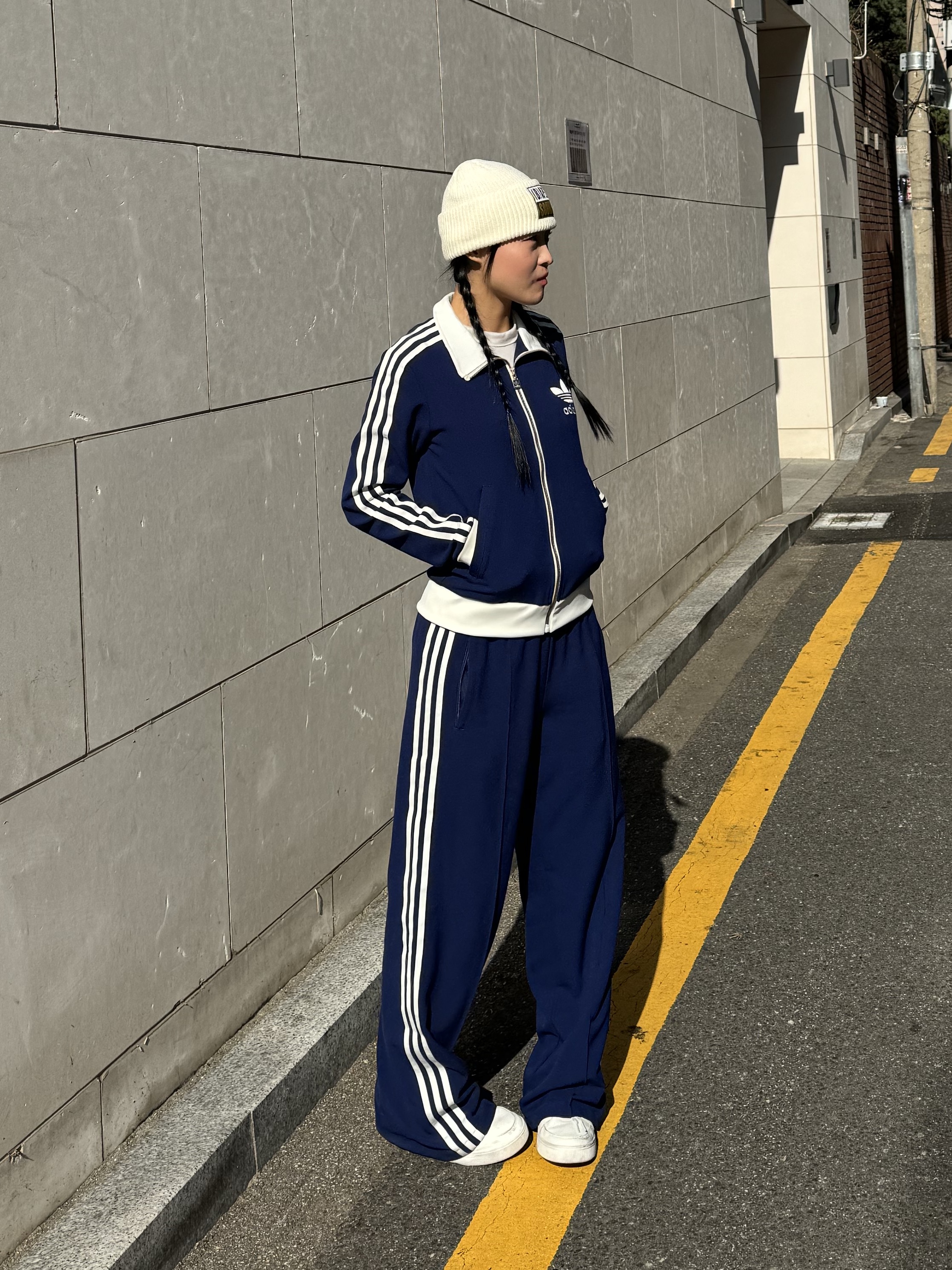 (W) Adidas Premium Originals Track Top Dark Blue Off White - KR Sizing, (W) Adidas Premium Originals Track Pants Navy - KR Sizing 착용 스타일
