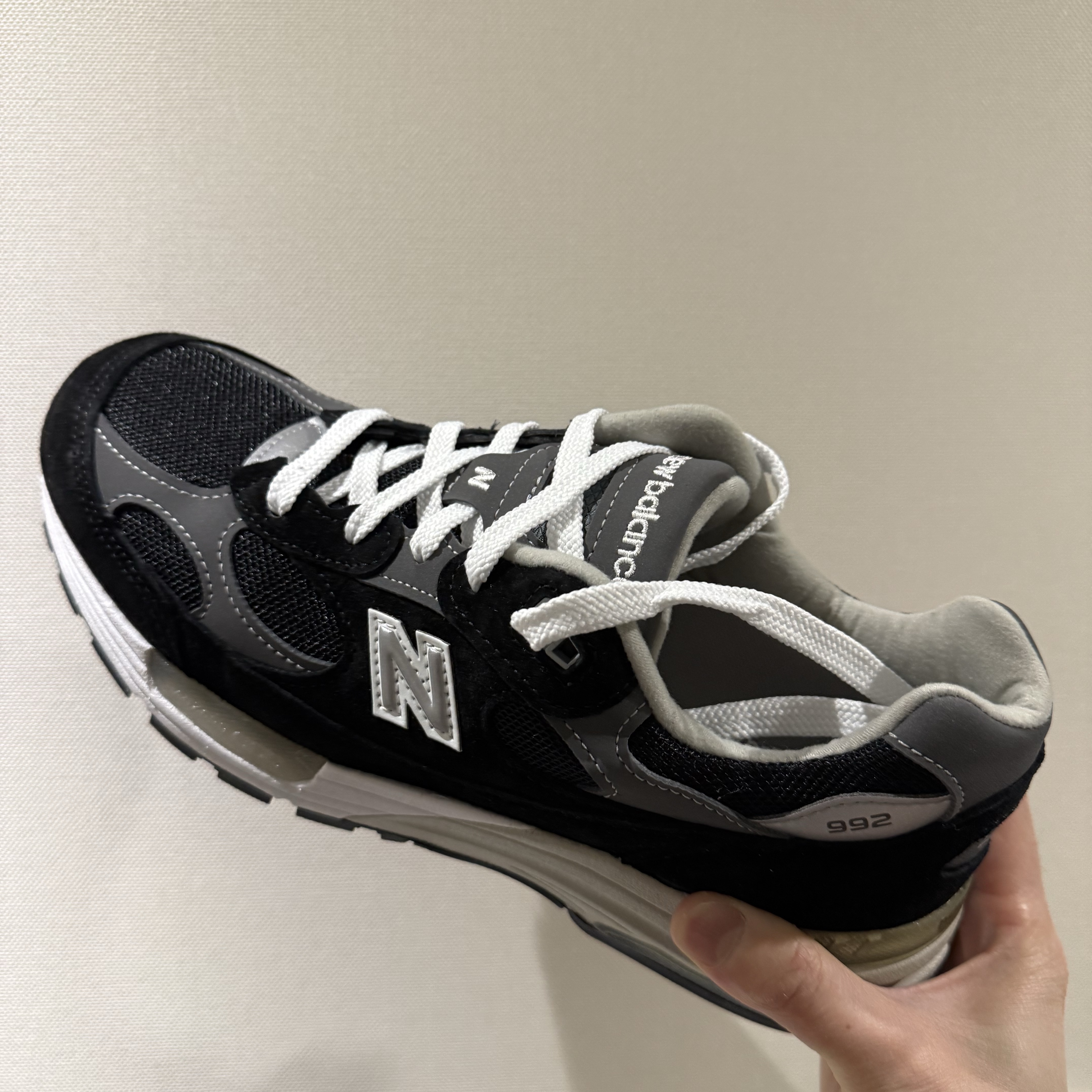 New Balance 992 Made in USA Black Grey 착용 스타일