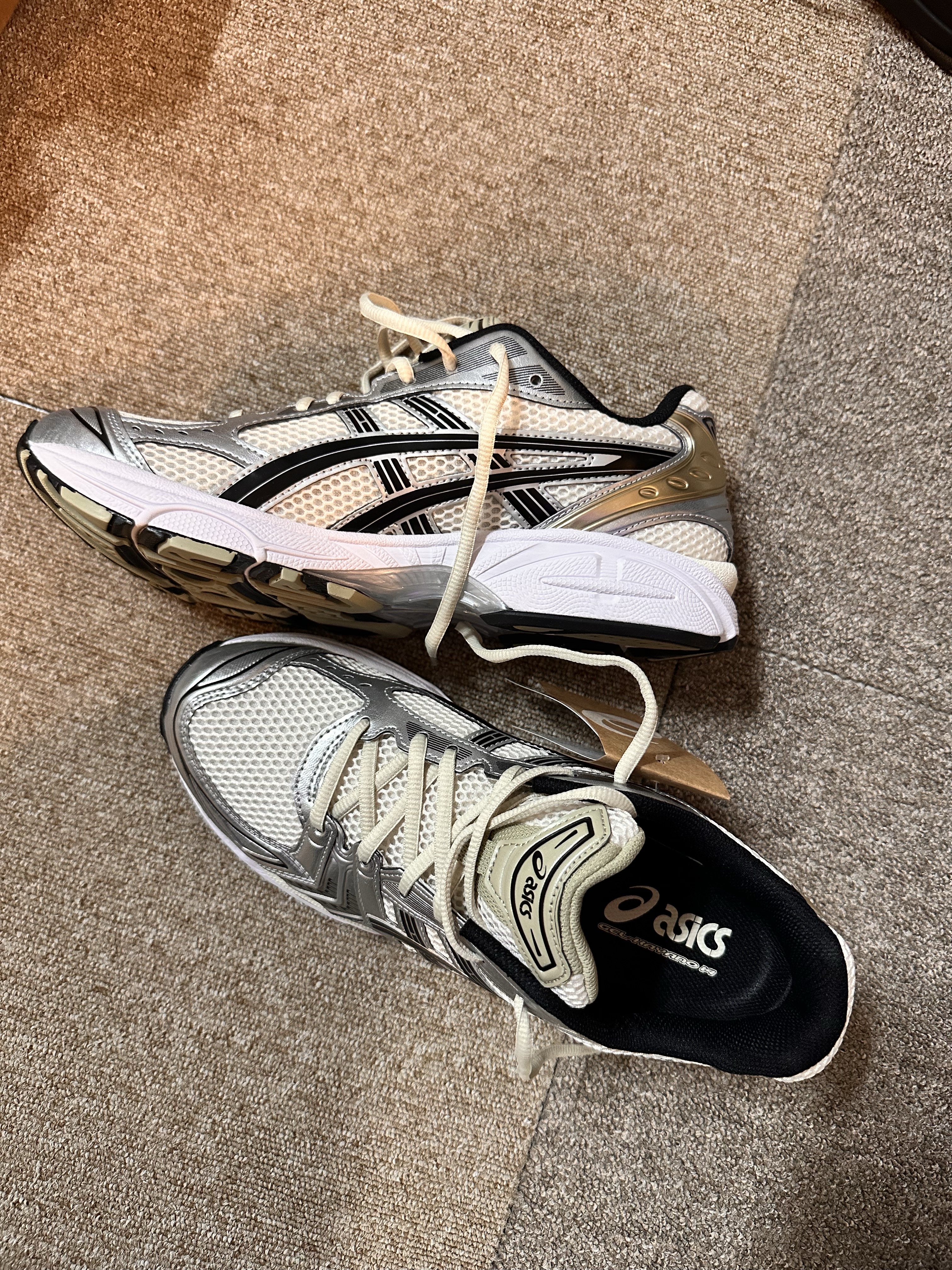 Asics Gel-Kayano 14 Birch Pure Silver 착용 스타일 - 3
