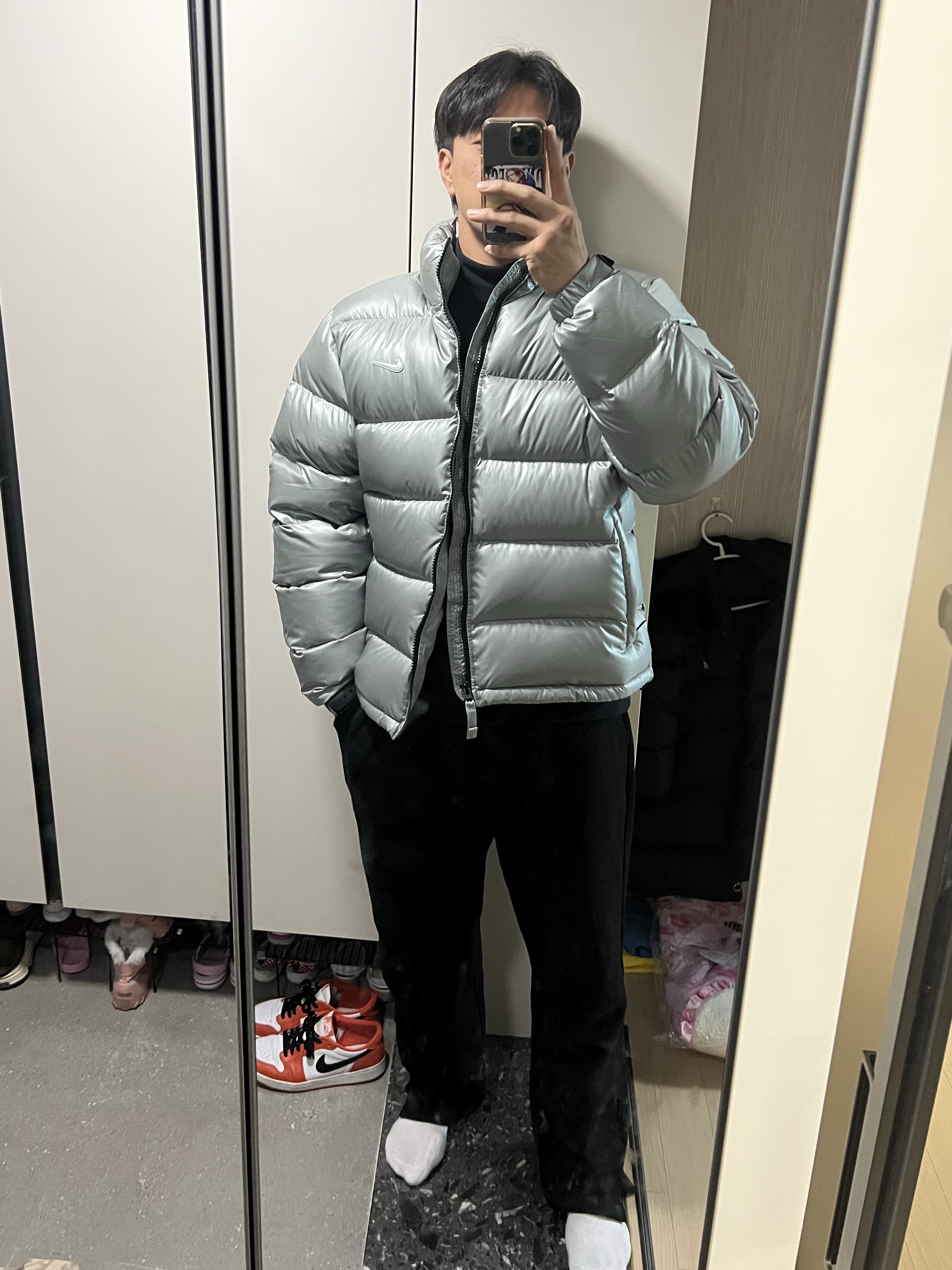 Nike x Drake Nocta Sunset Puffer Jacket Mica Green Cyber (FN8196-330) 착용 스타일