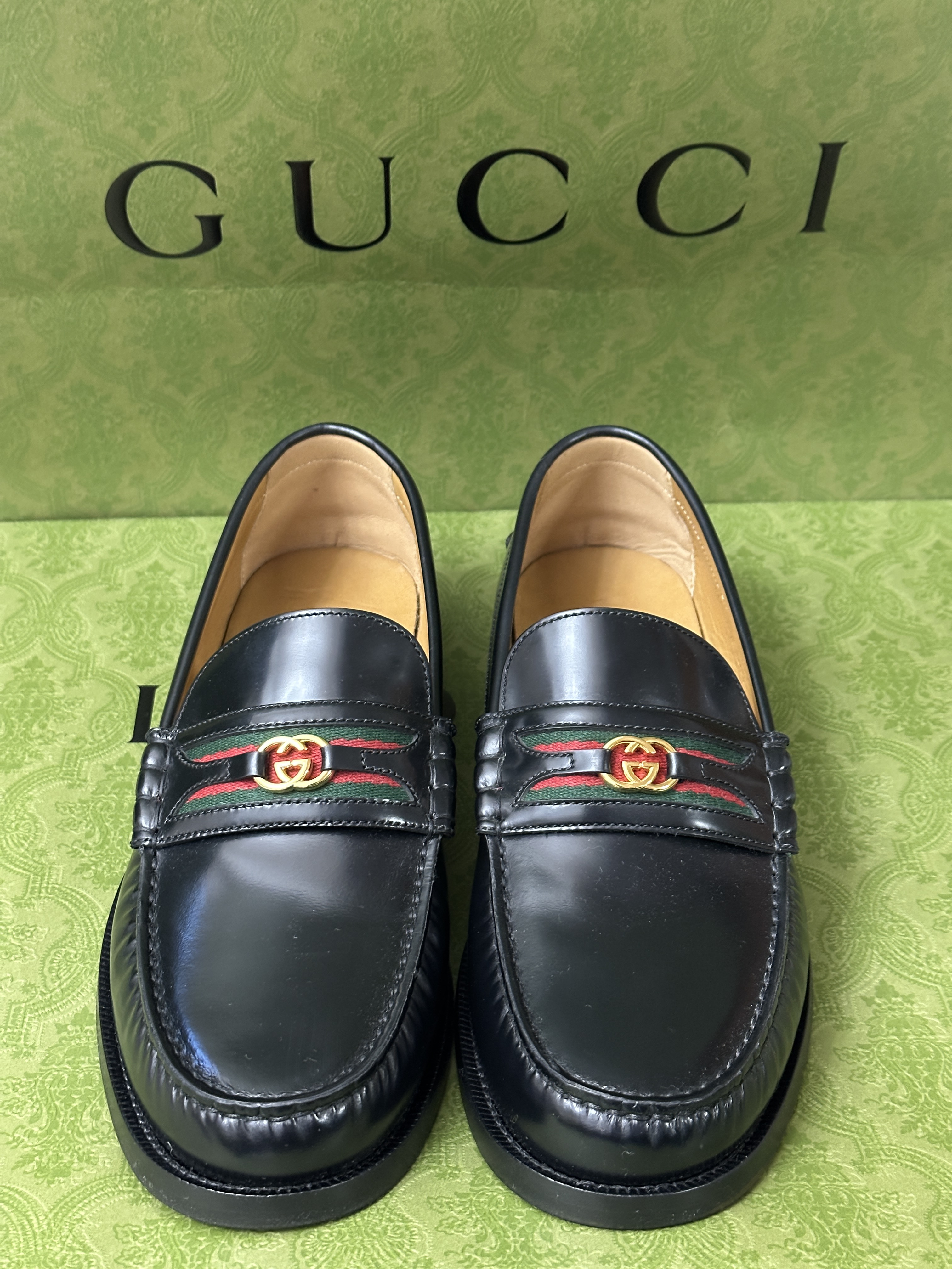 Gucci Interlocking G Leather Loafers Black 착용 스타일