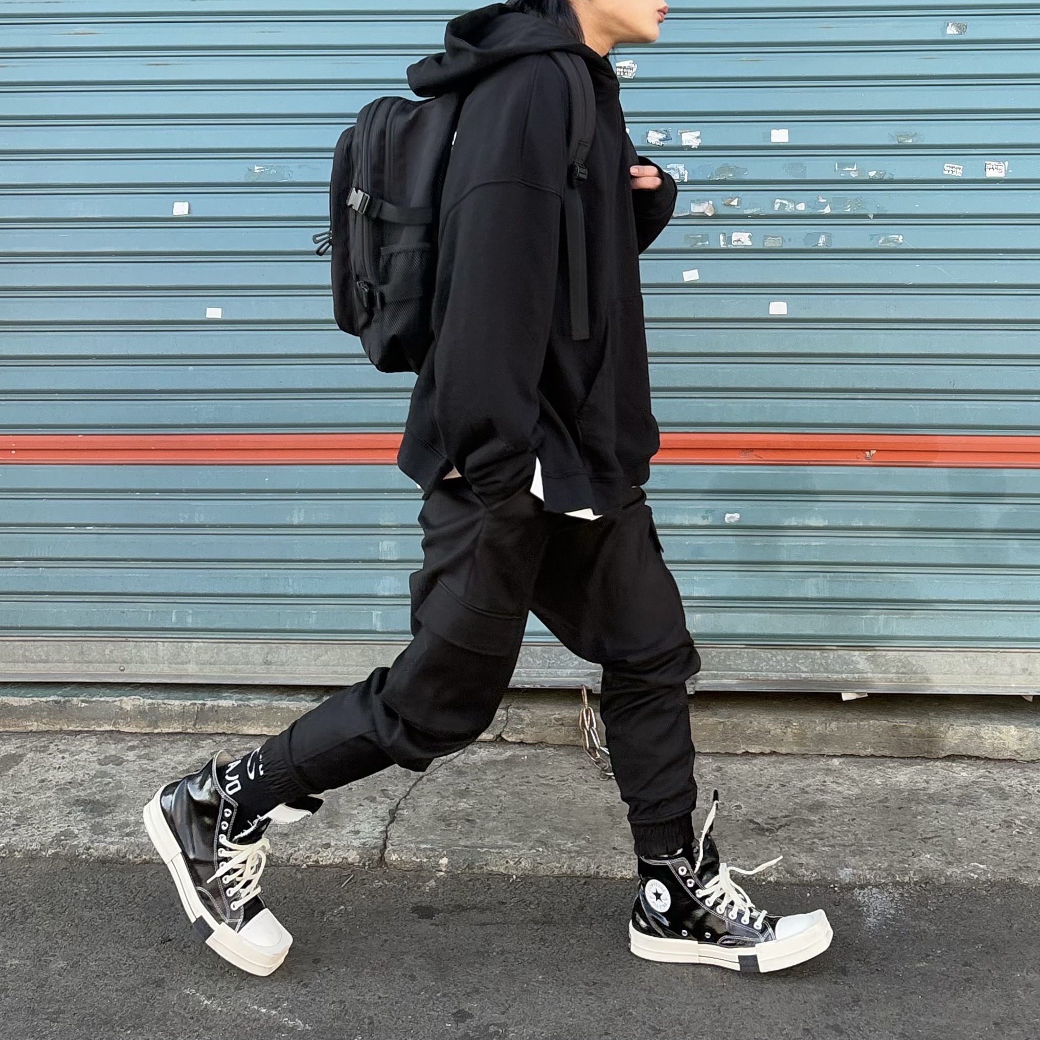 Converse x Drkshdw Turbodrk Chuck 70 Hi Black Lacquered Denim 착용 스타일 - 2