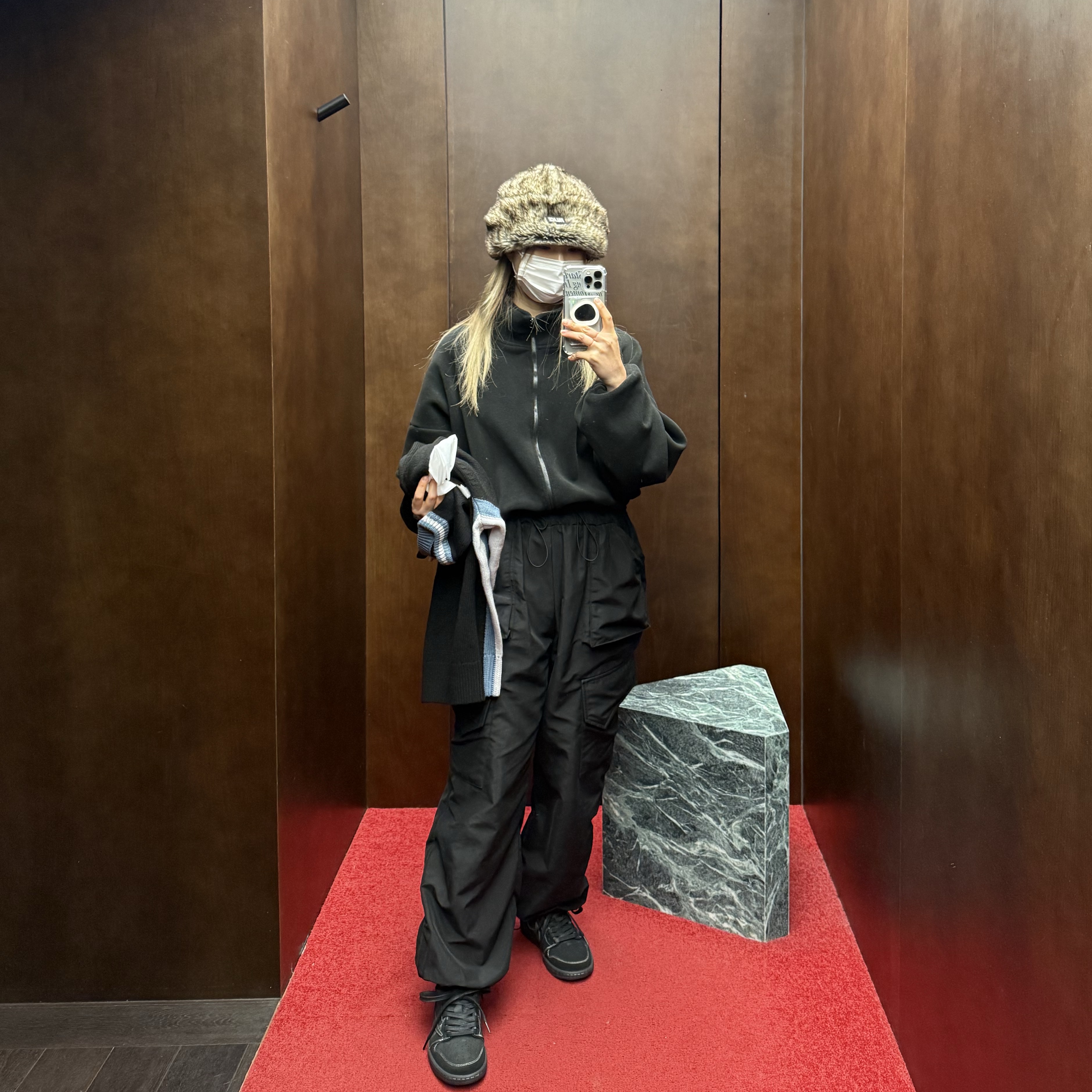 Palace Teddy Beanie Fox Tip - 24FW, Jordan 1 x Travis Scott Retro Low OG SP Black Phantom 착용 스타일