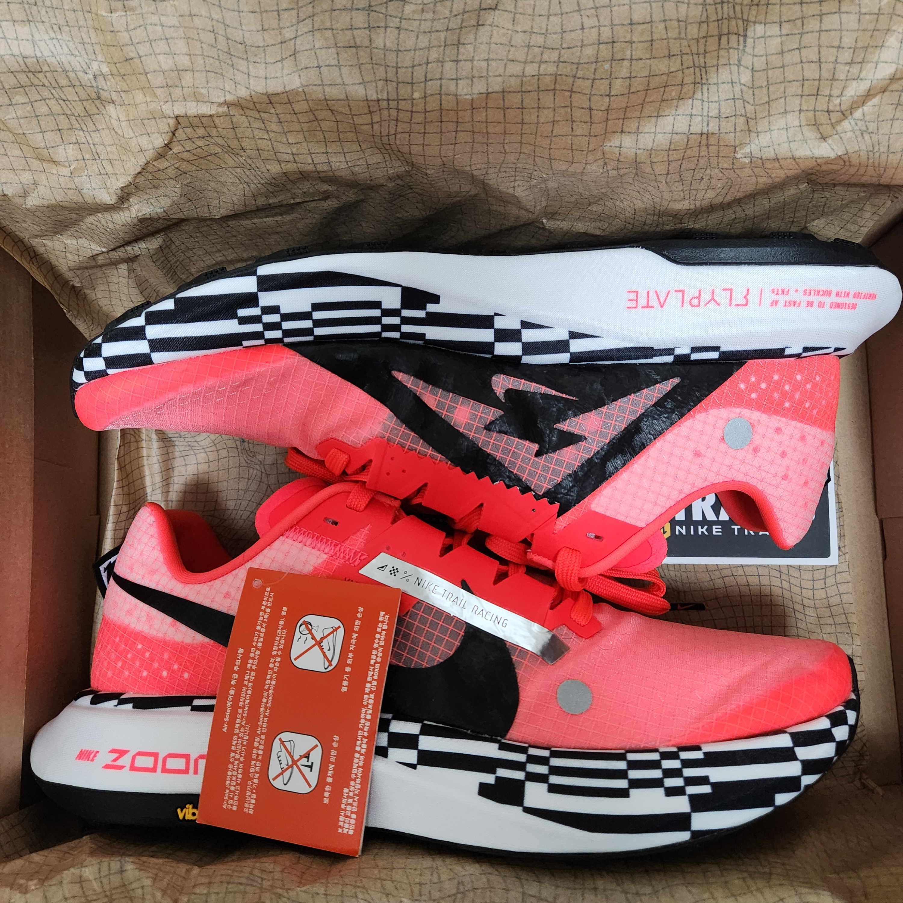 Nike Ultrafly Trail Bright Crimson White 착용 스타일