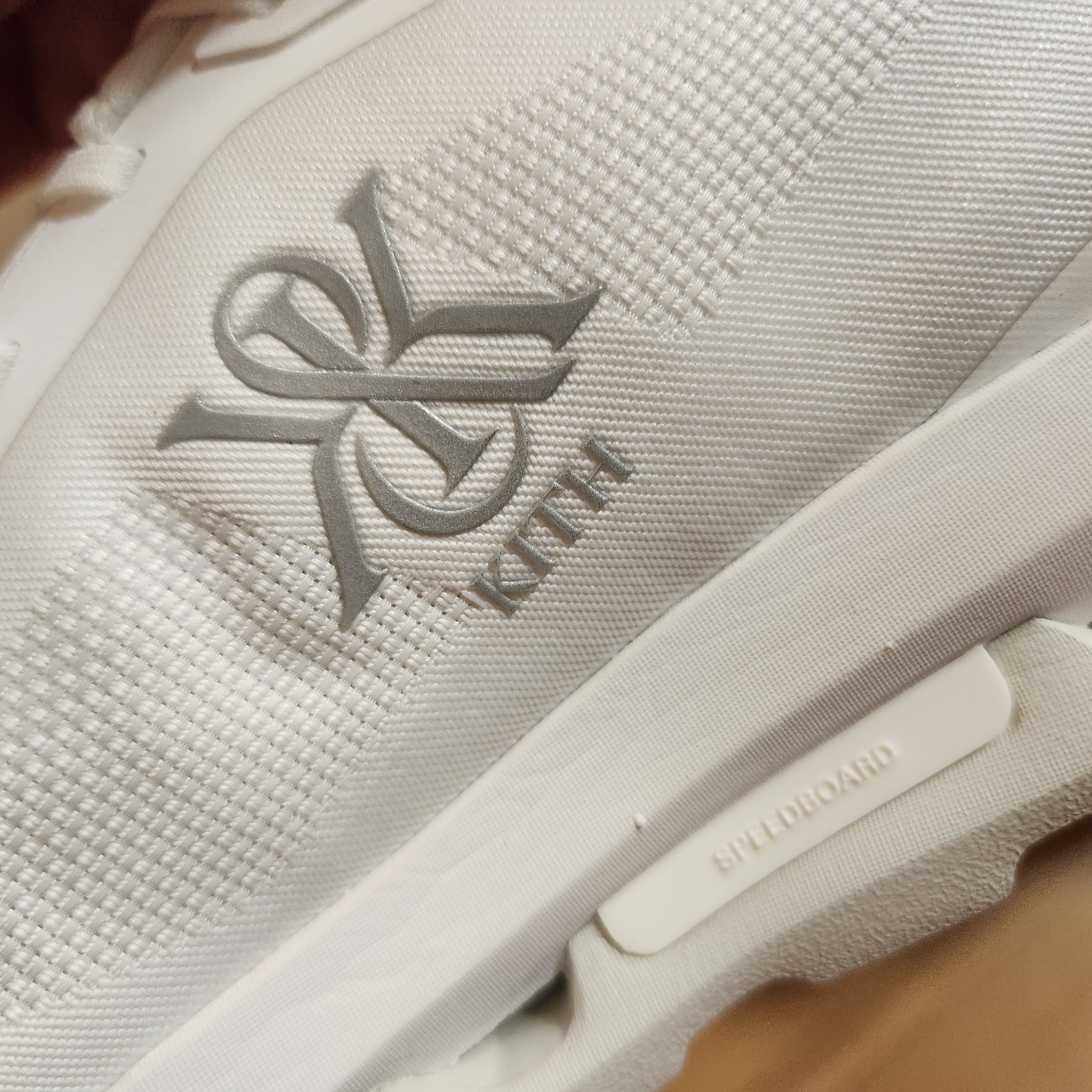 (W) On Running x Kith Cloudzone White Ice, On Running x Kith Cloudzone Black 착용 스타일 - 2