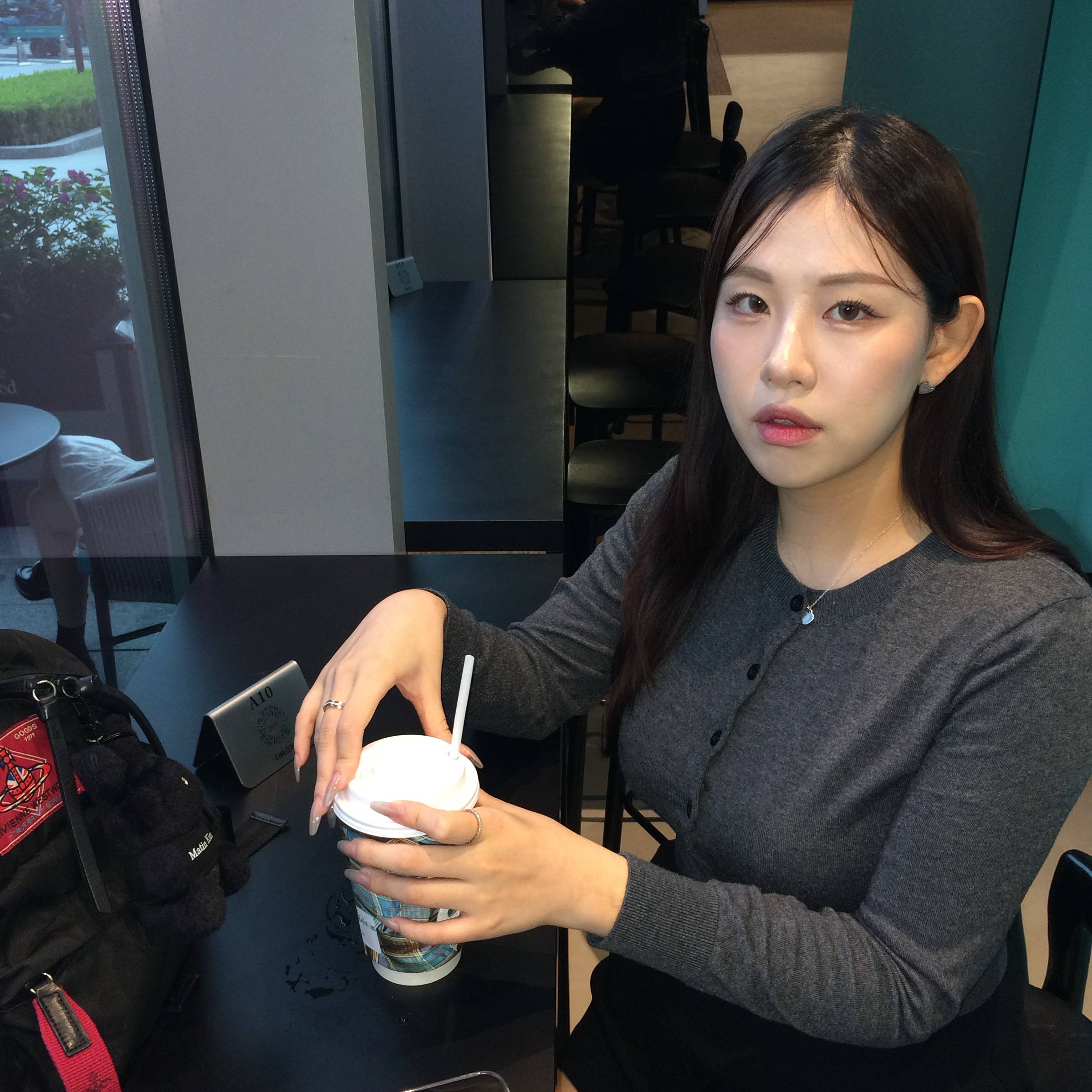 비비안 웨스트우드 톰 백팩 레드, 비비안 웨스트우드 톰 백팩 그린 착용 스타일 - 2