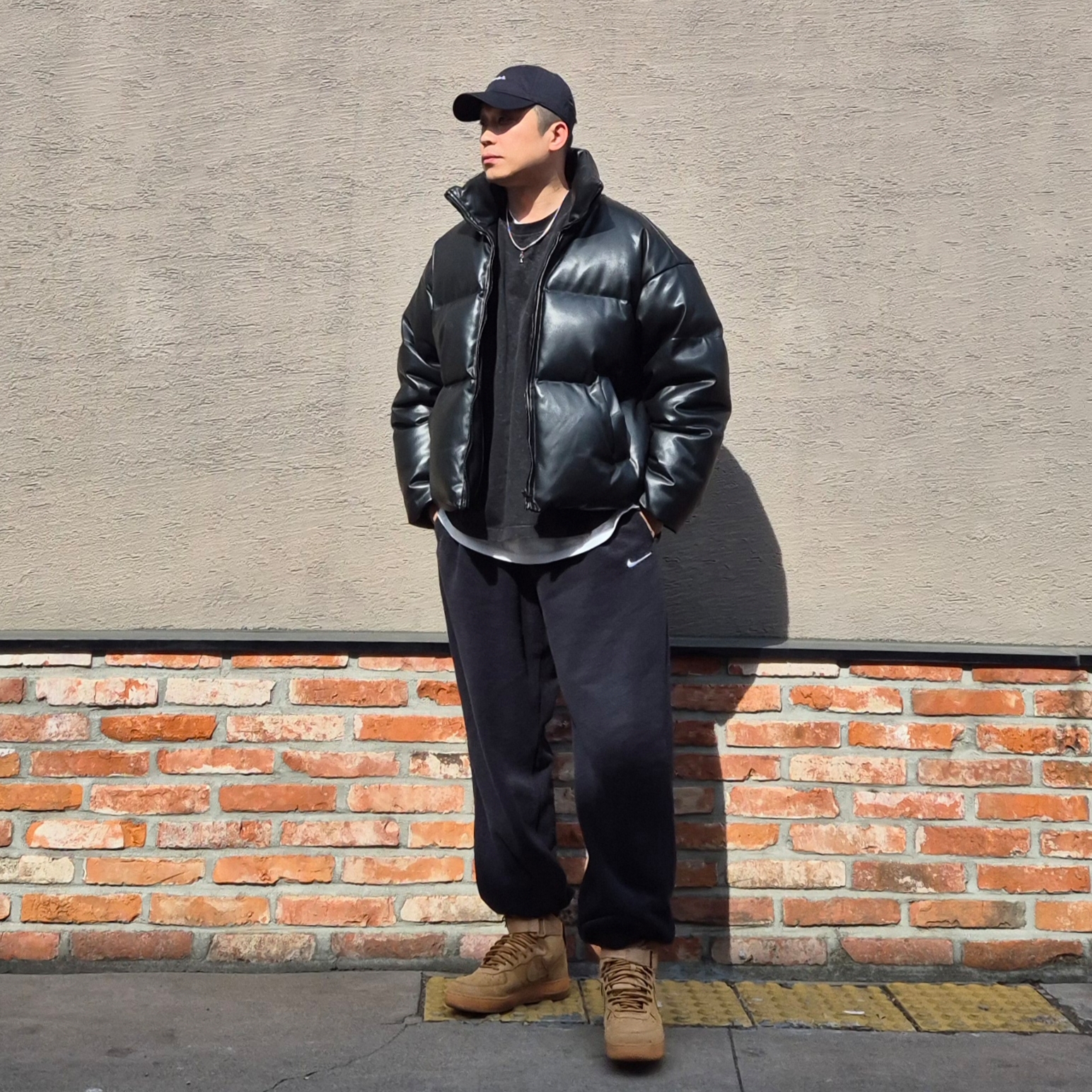 Nike Air Force 1 High '07 LV8 WB Flax, Nike Heritage 86 Just Do It Cap Black 착용 스타일 - 4
