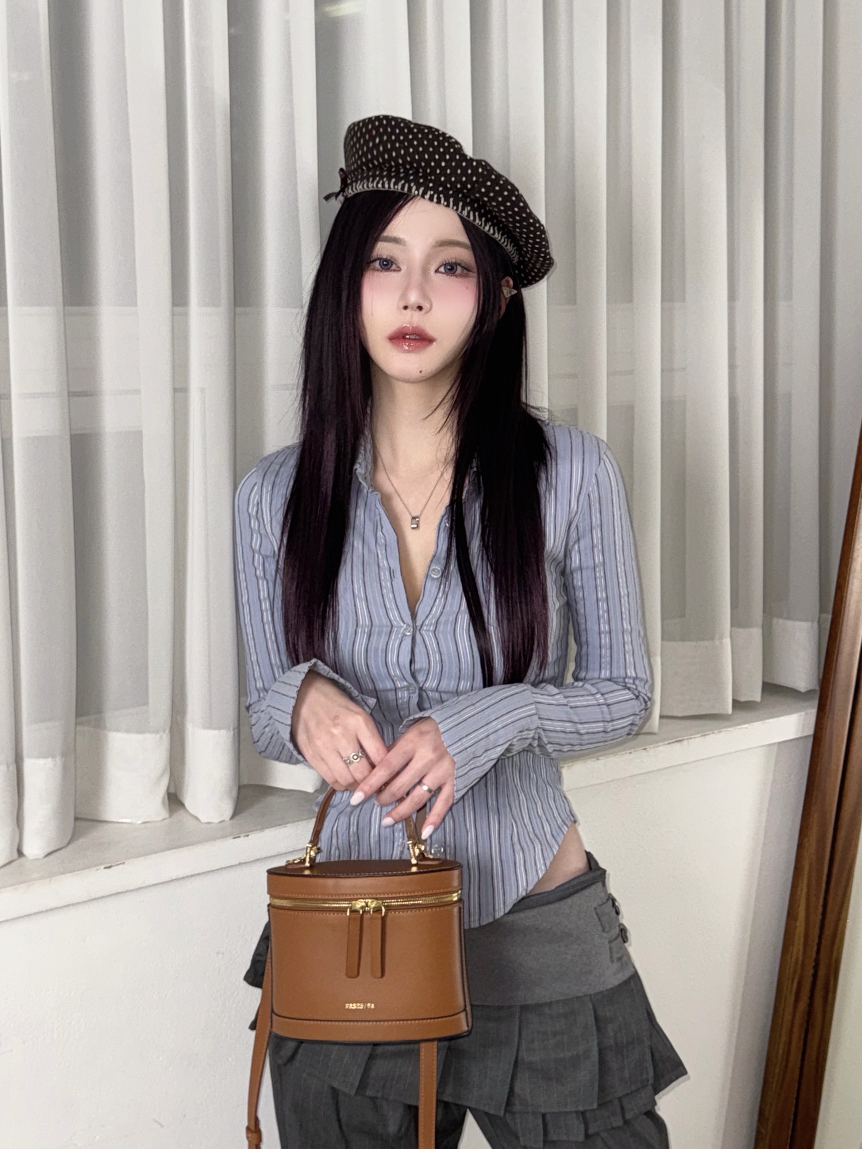 (W) UGG Tazz Slipper Sand 착용 스타일 - 1