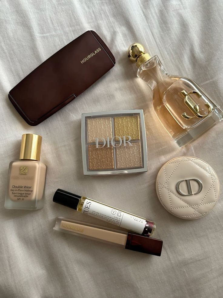 Chanel La Creme Main Hand Cream 50ml, Hermes Ombres D'Hermes Eyeshadow Palette 01 Ombres Petales 착용 스타일 - 3