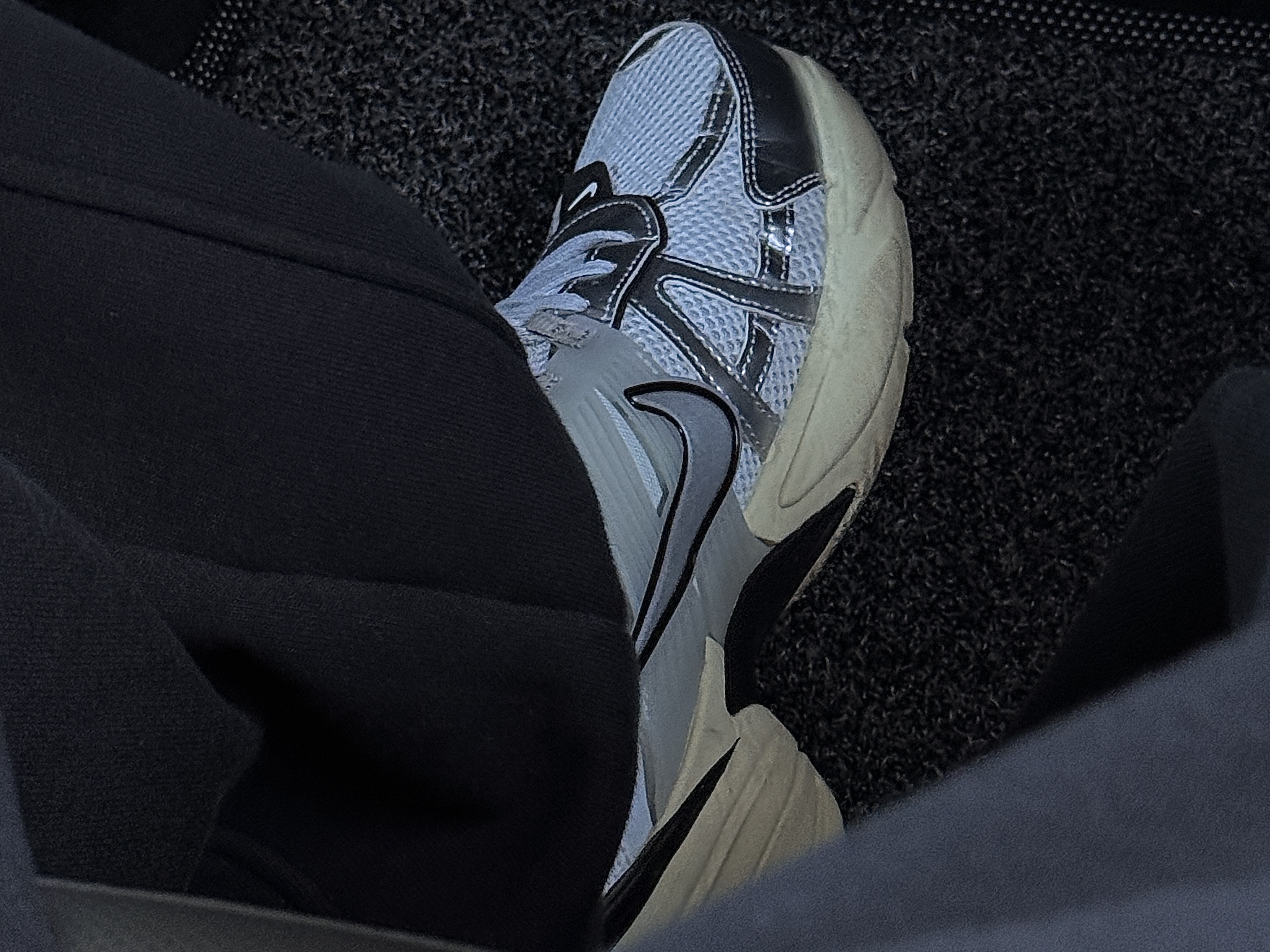 Nike V2K Run Summit White Metallic Silver 착용 스타일