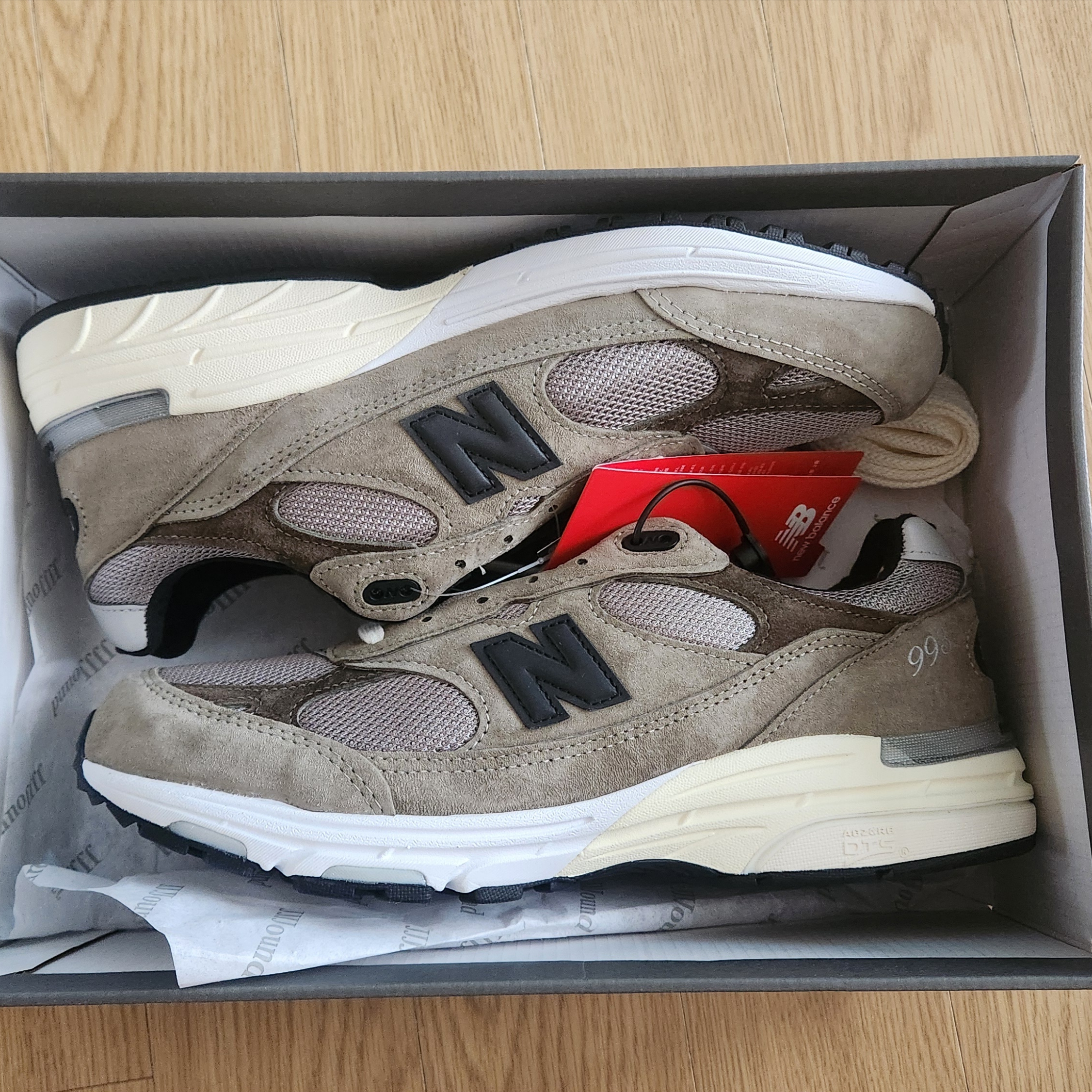 New Balance x JJJJound 993 Made in USA Mushroom White 착용 스타일