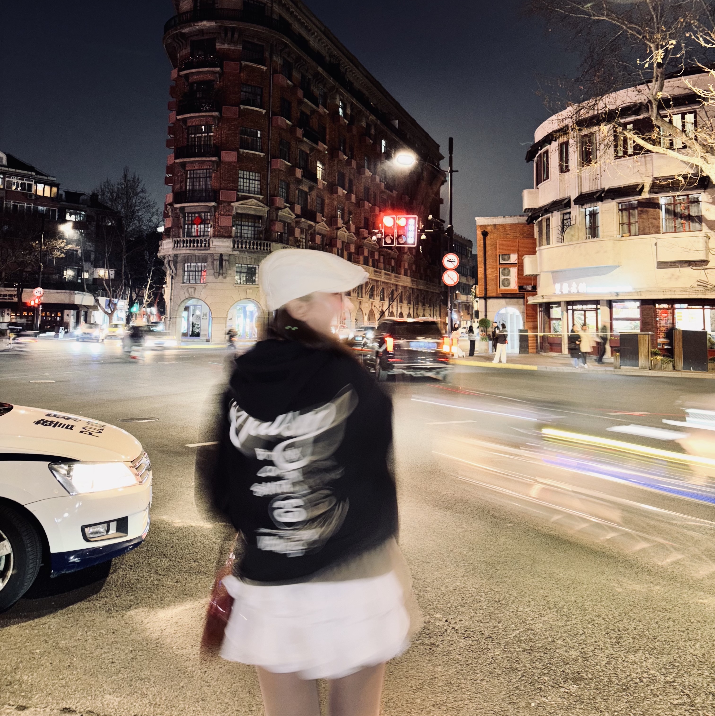 Stussy World Tour Hoodie Black 2023 착용 스타일 - 2