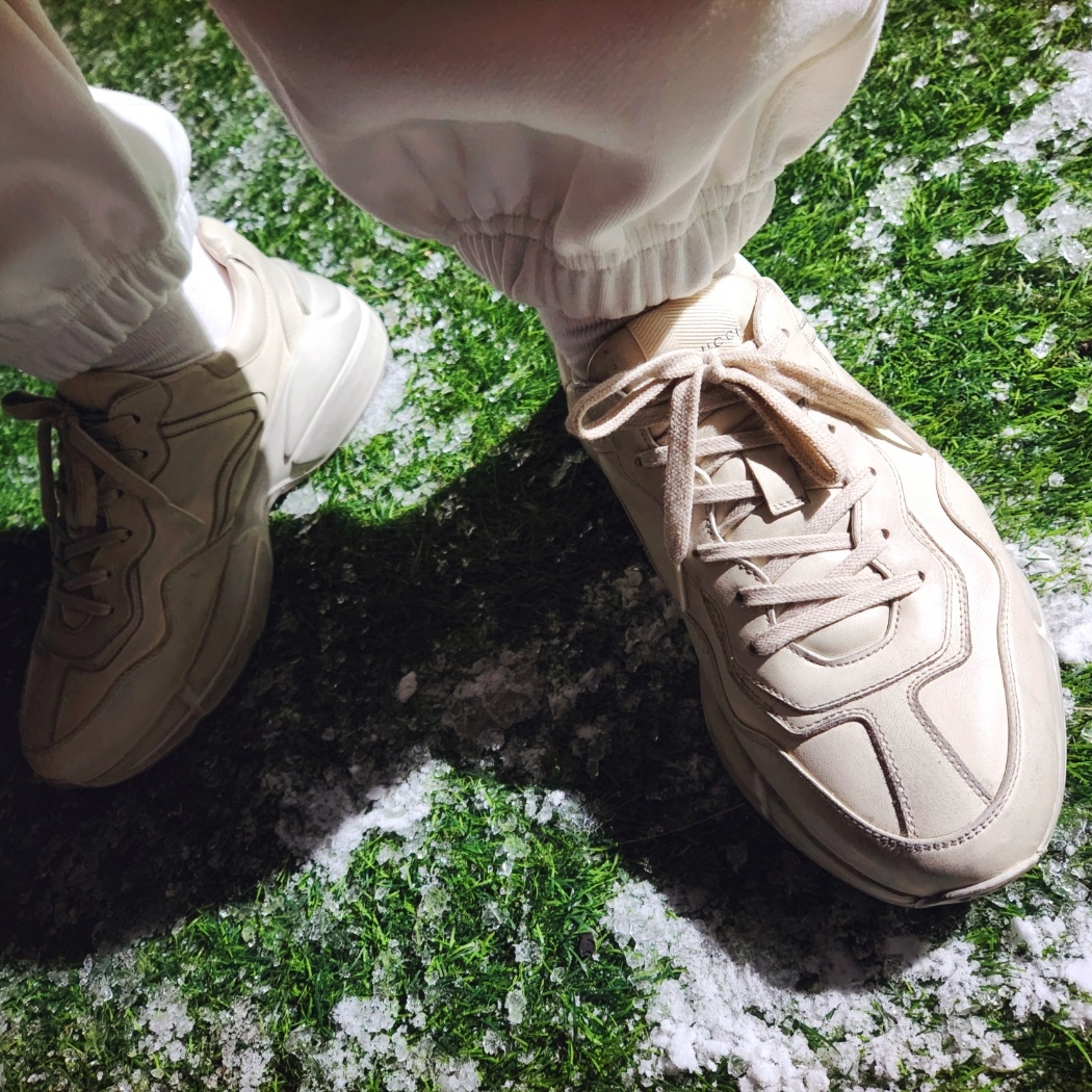 Undermycar Mu.03 Anti Fxxking Logo Play Oversized Sweat Jogger Cream, Gucci Rhyton Leather Sneakers Distressed Ivory 착용 스타일 - 4