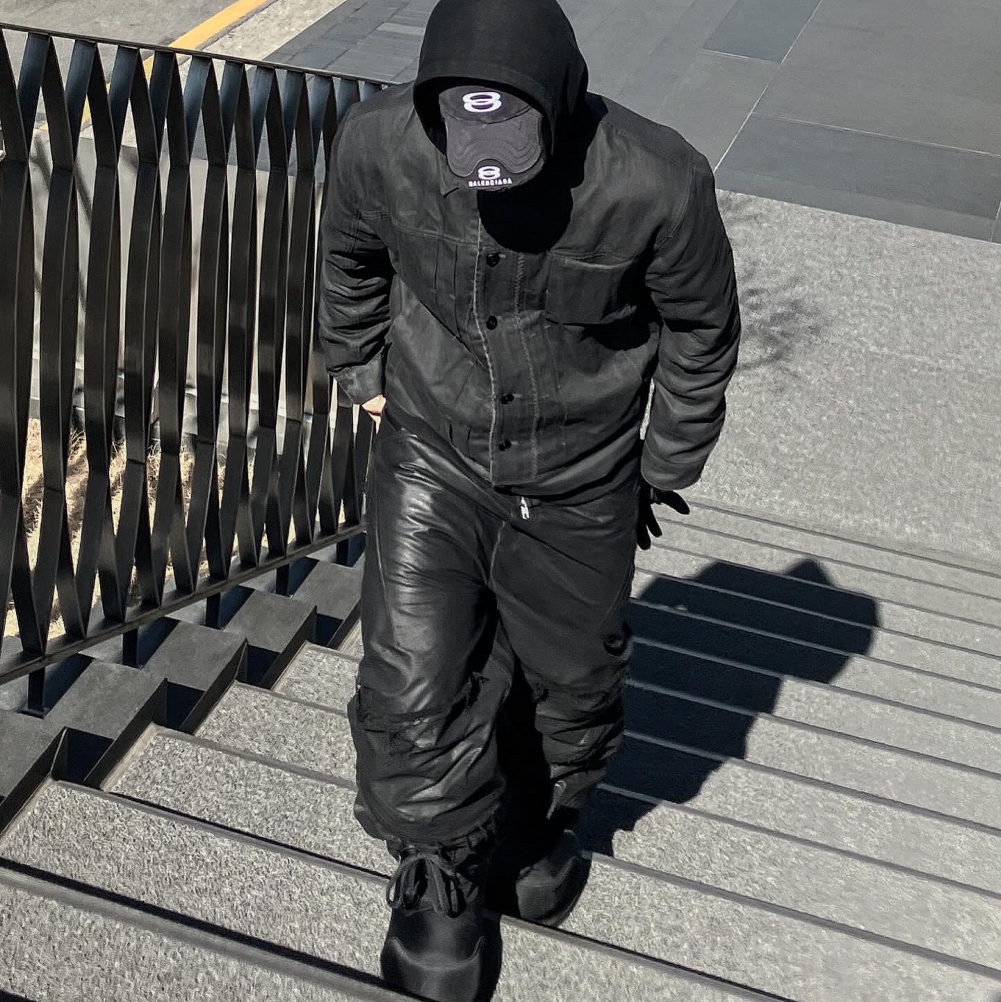 Xlim Ep.6 04 Trousers Black, Balenciaga Skiwear Alaska Nylon Low Boot Black 착용 스타일