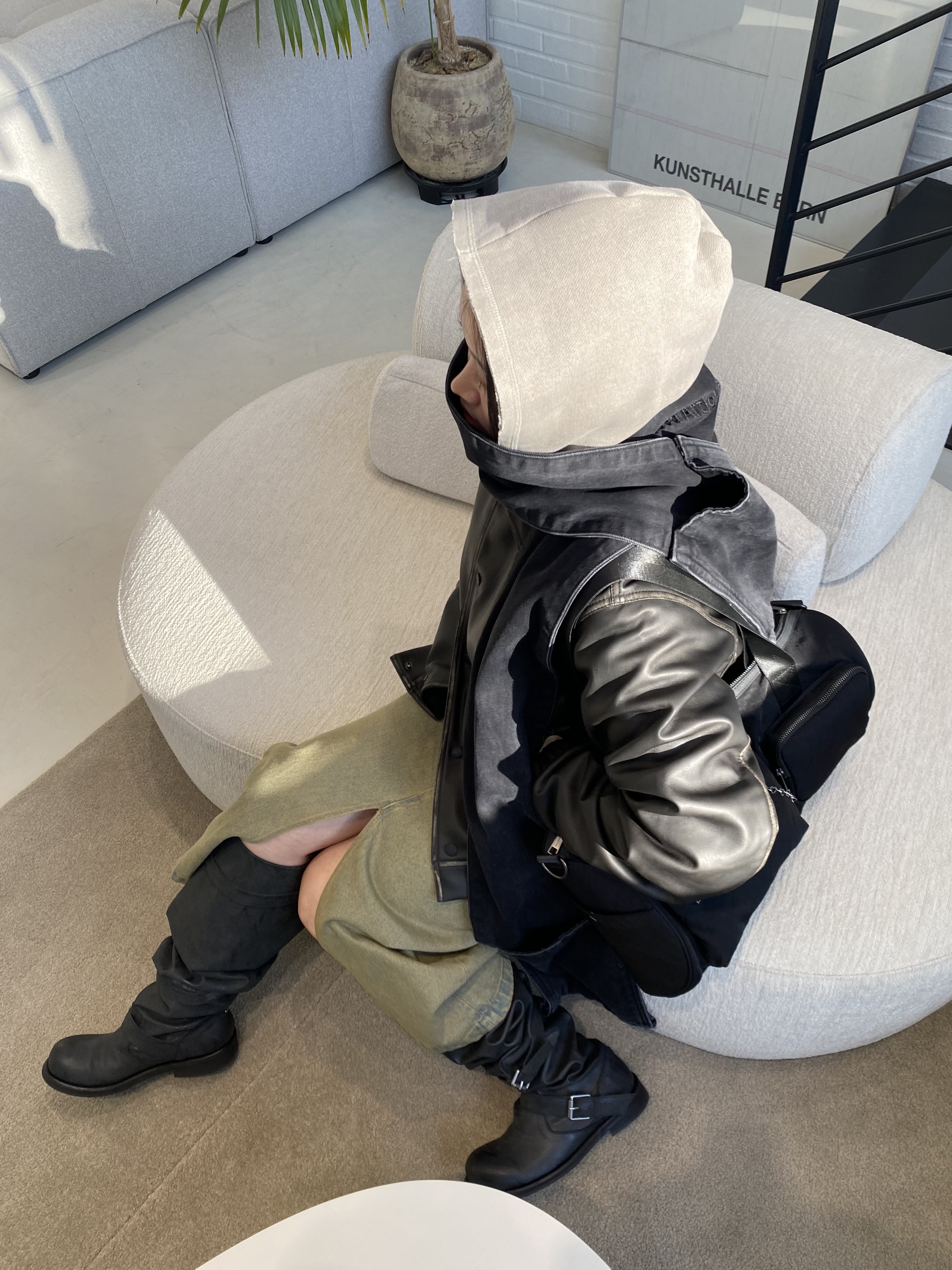 Vacant Archive Dias Inside-out Hood Zip-Up Beige 착용 스타일