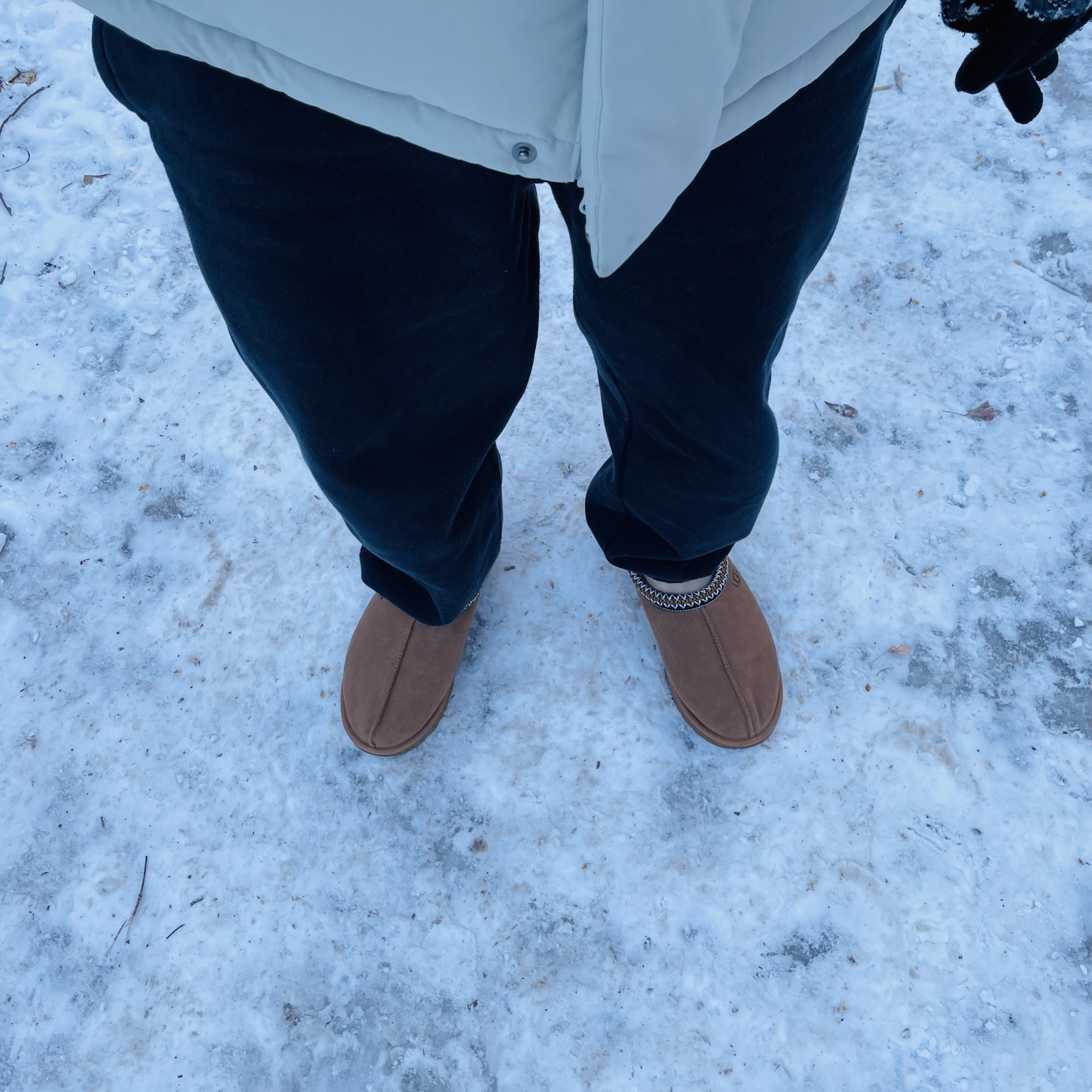 UGG Tasman Slipper Chestnut 착용 스타일