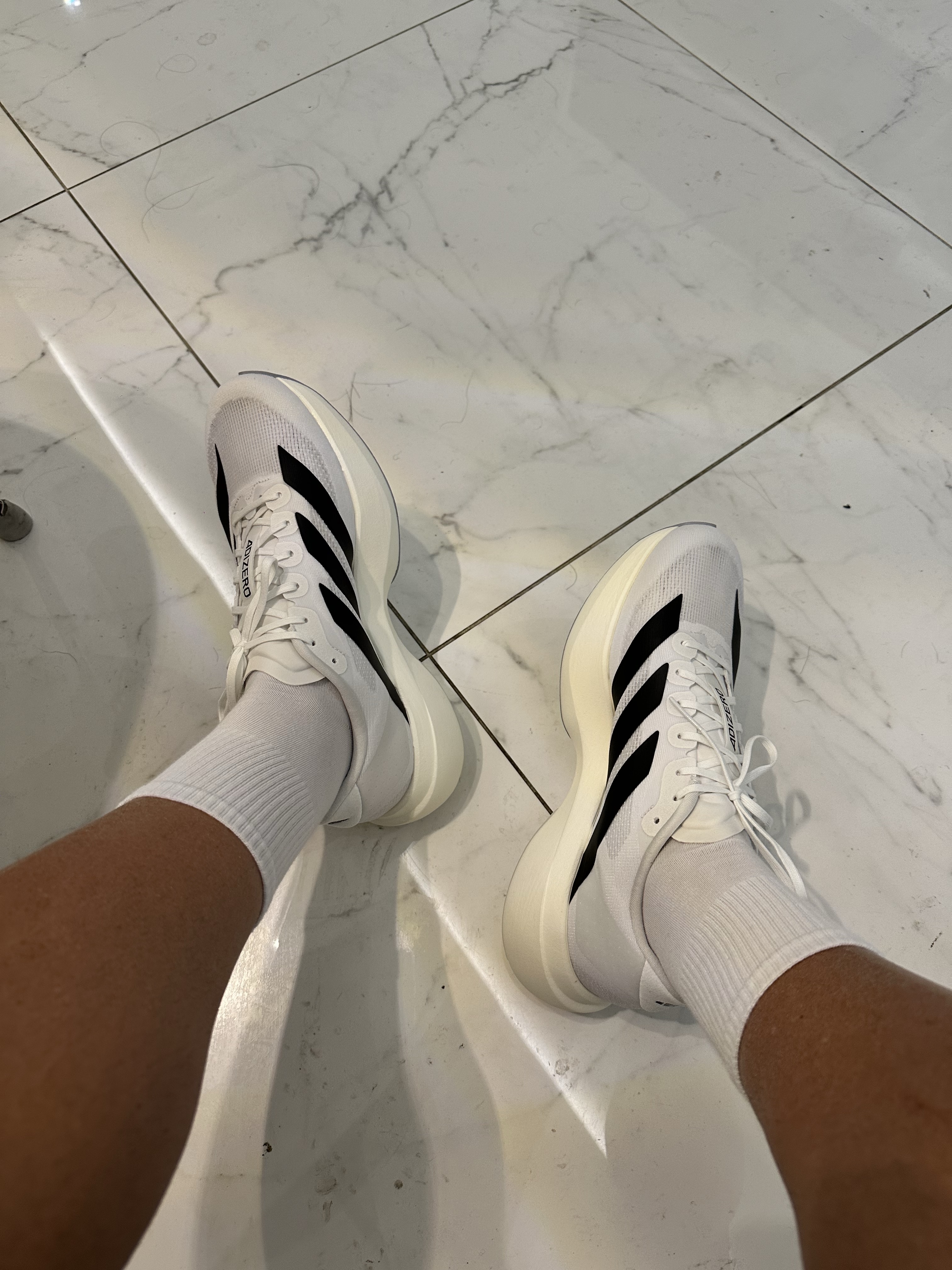 Adidas Adizero EVO SL Cloud White Core Black 착용 스타일
