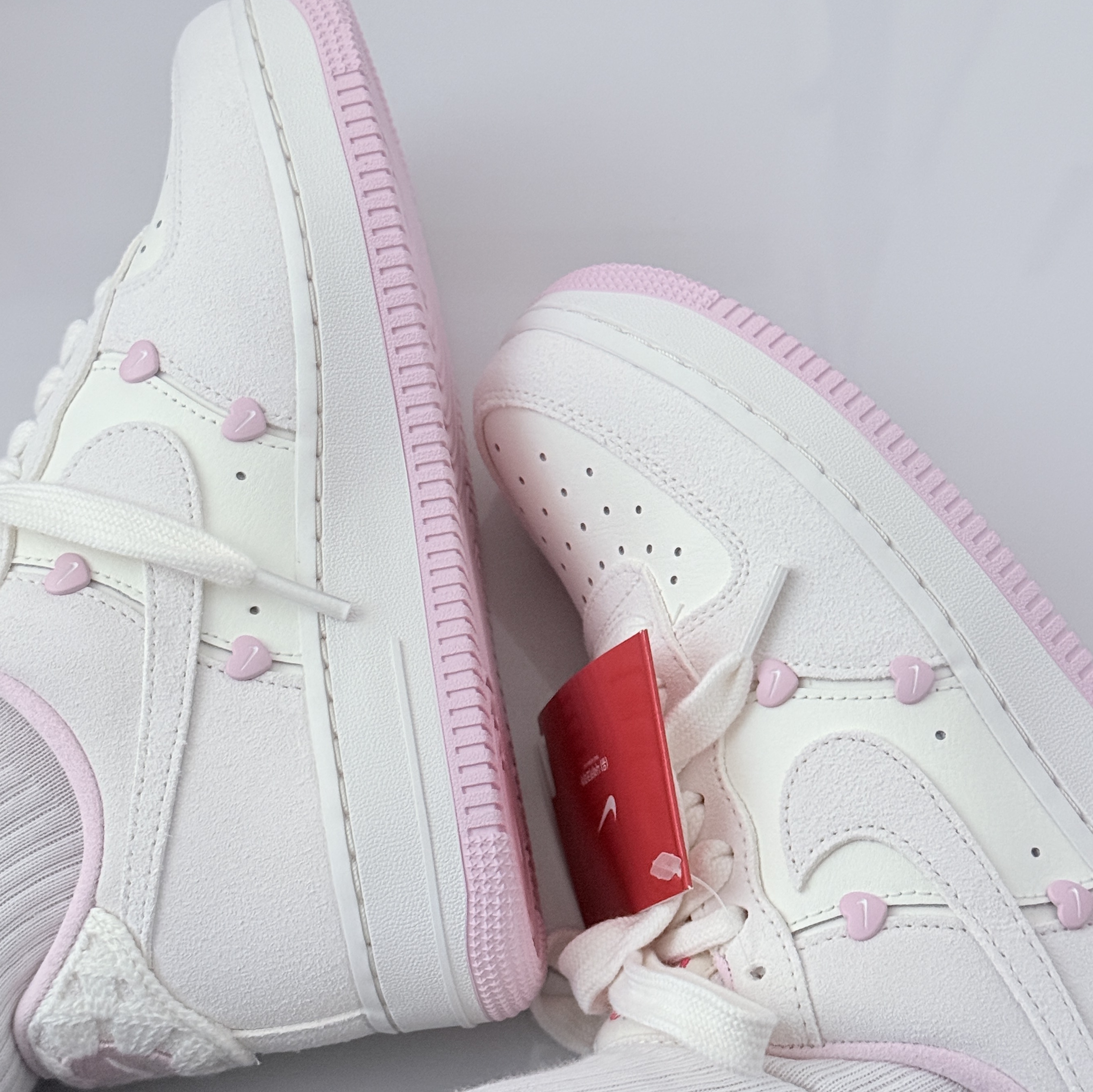 (W) Nike Air Force 1 Low Valentine's Day Sail Pink Foam 착용 스타일