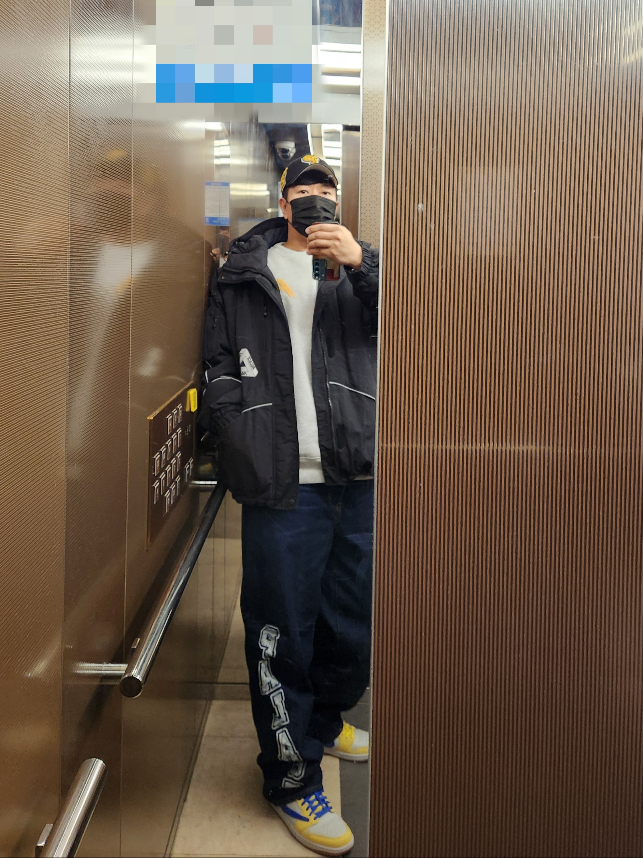 Palace Varsity Chenille 6-Panel Black - 22FW, Palace P-Tech Hooded Jacket Black - 23FW 착용 스타일 - 2