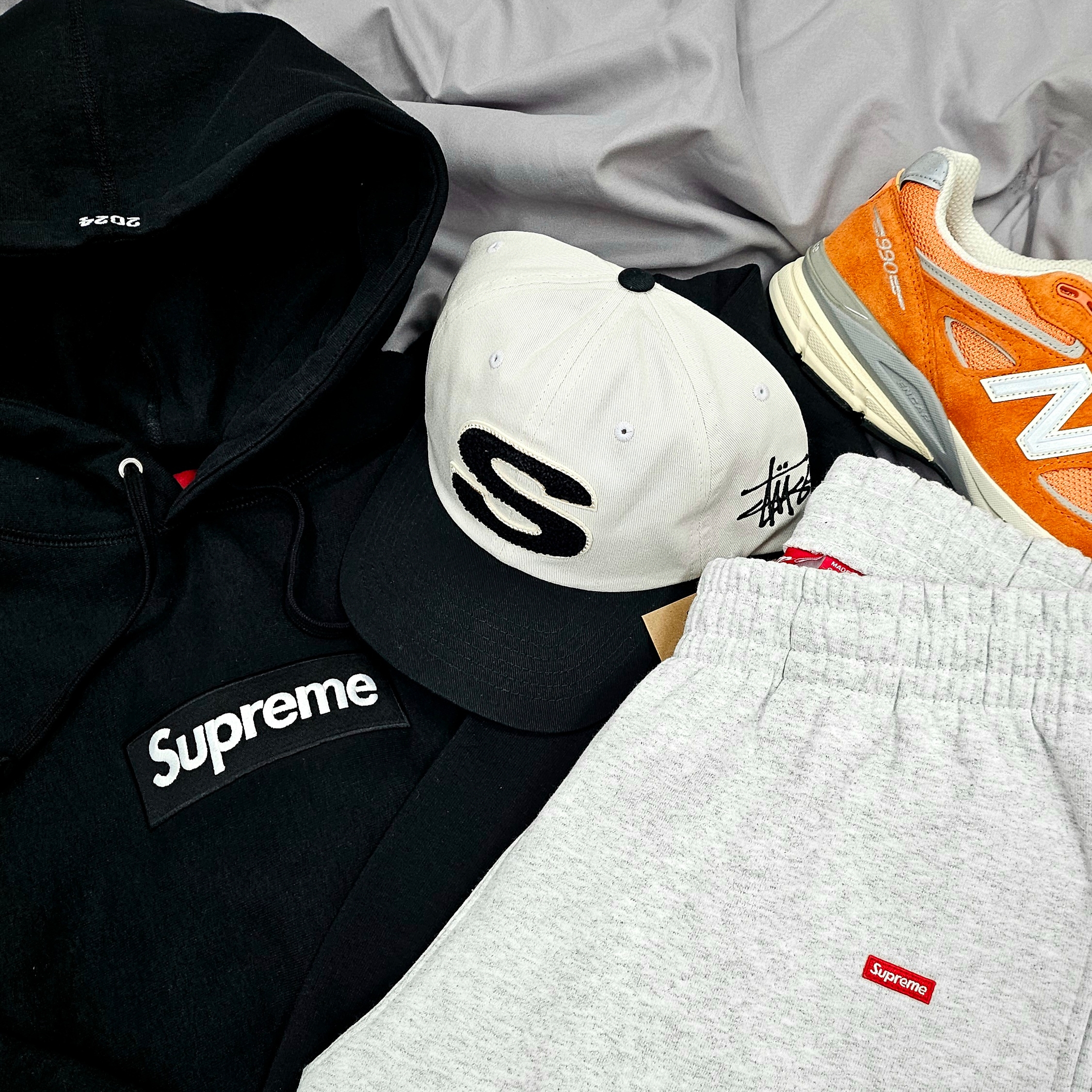 Supreme Box Logo Hooded Sweatshirt Black - 24FW, Stussy Chenille S Low Pro Cap Natural 착용 스타일