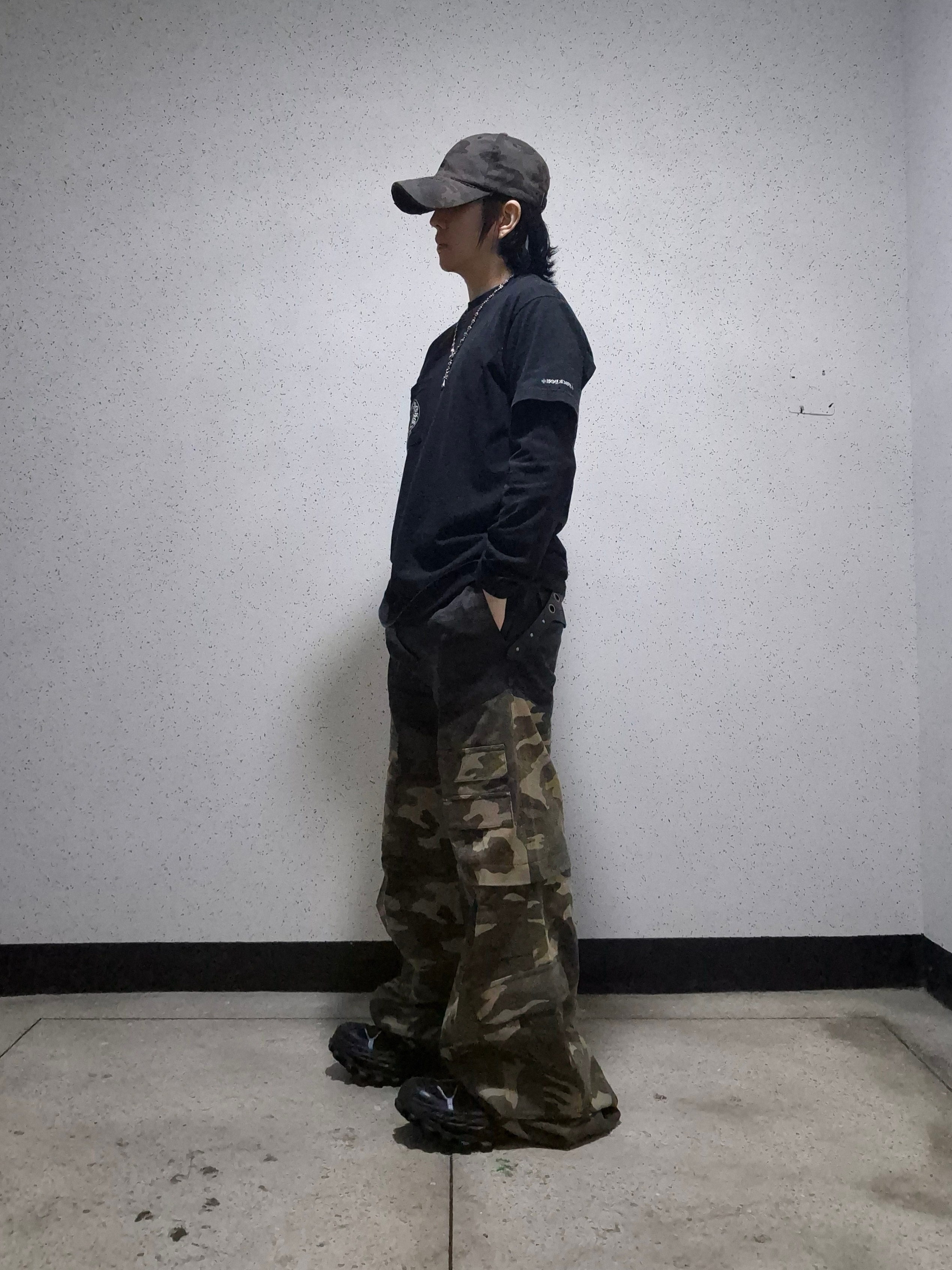 Balenciaga Hike Sneaker Black 착용 스타일 - 3