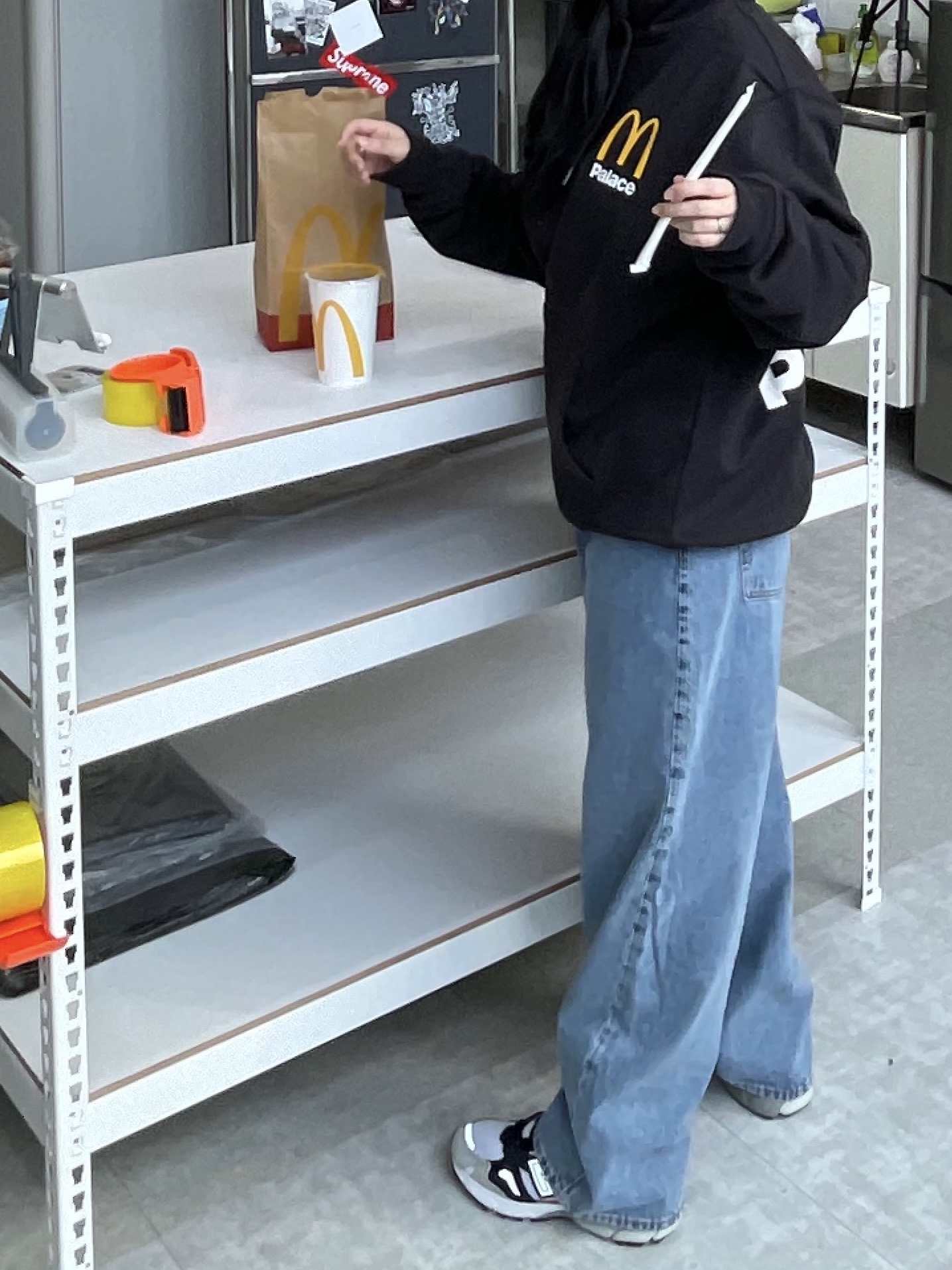 Palace x McDonald's Logo Hood Black - 23FW 착용 스타일 - 4