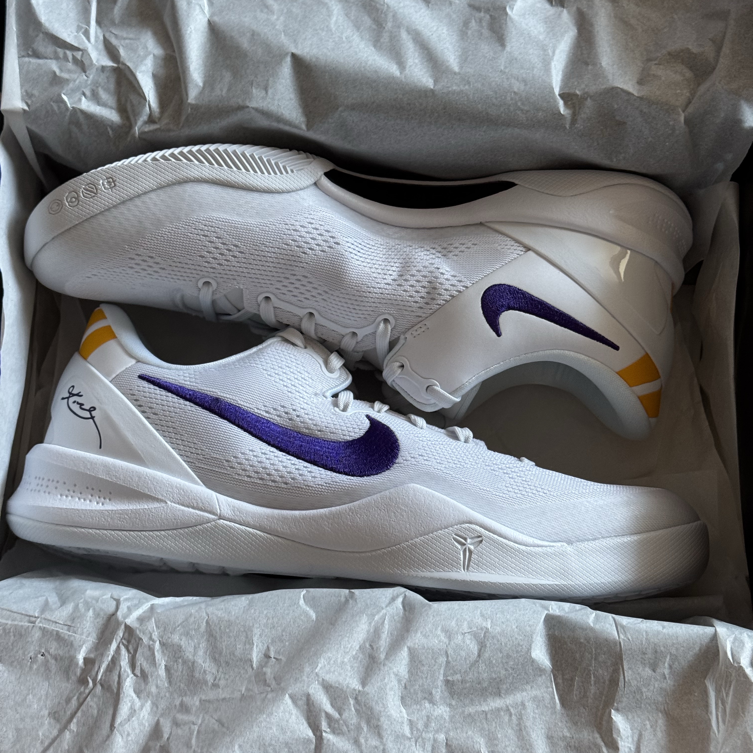 Nike Kobe 8 Protro White and Court Purple 착용 스타일 - 2