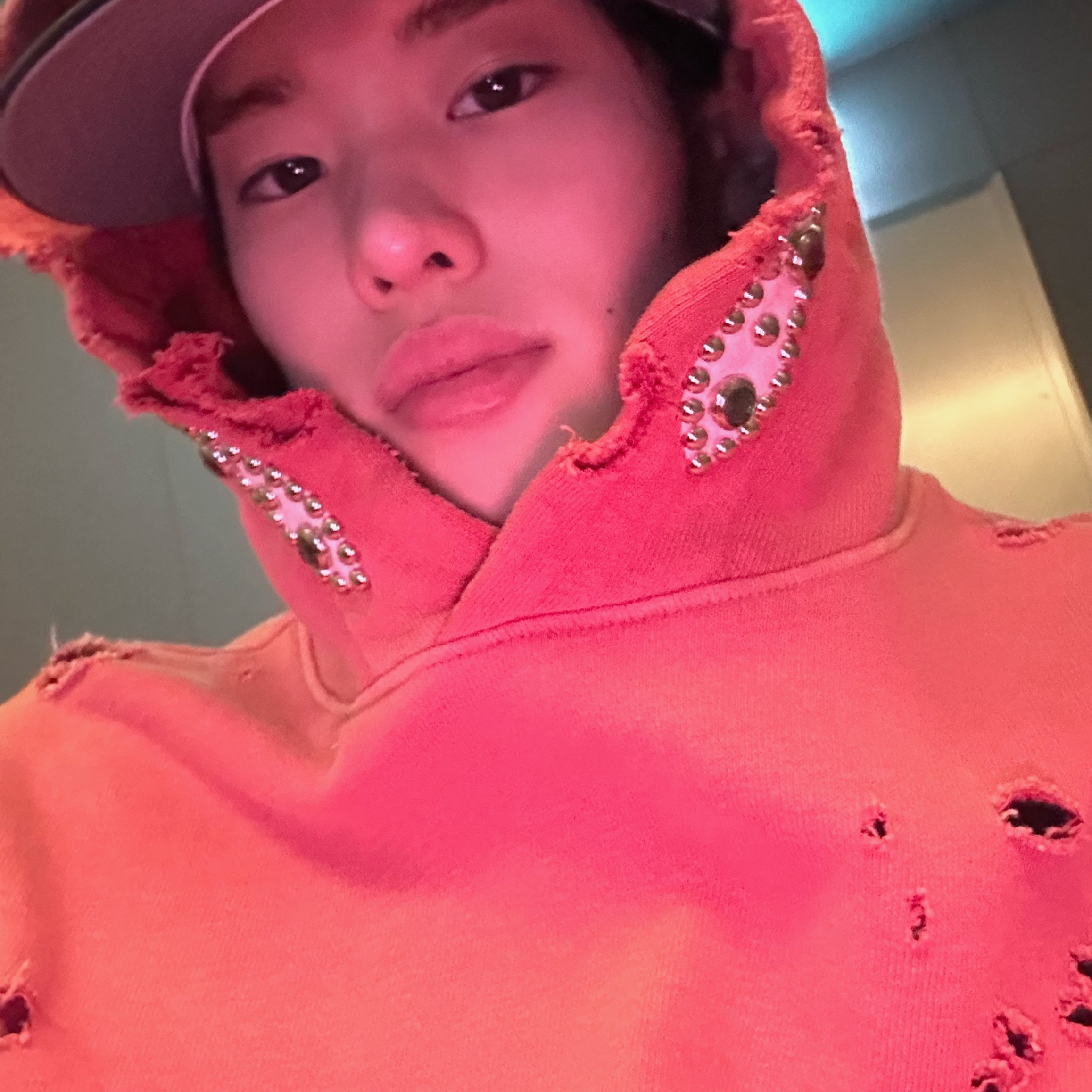 Kapital Thriller Damaged Fleece Hooded Sweatshirt Studs Red 착용 스타일 - 1
