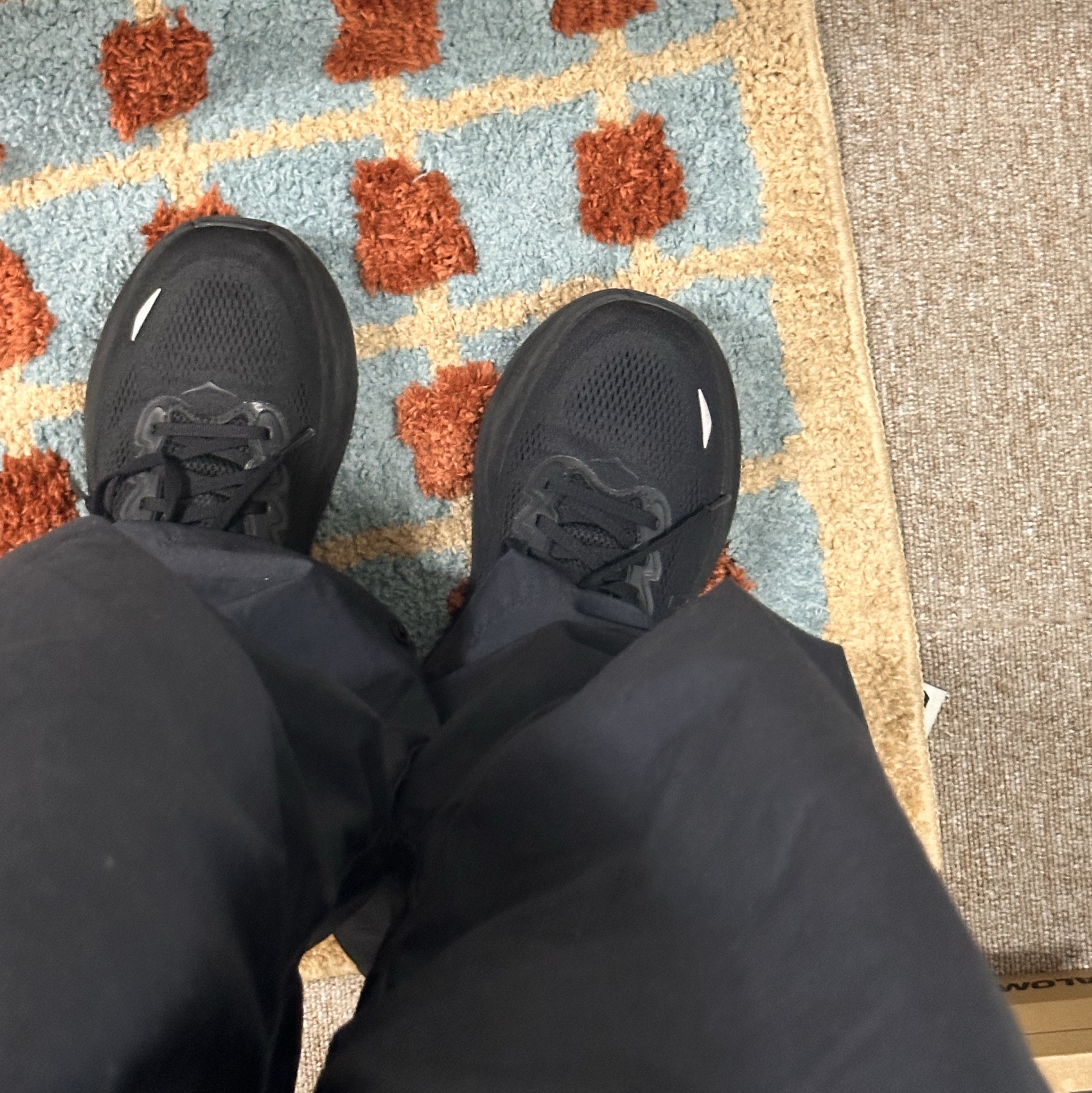 Hoka Bondi 9 Black - Wide 착용 스타일 - 1
