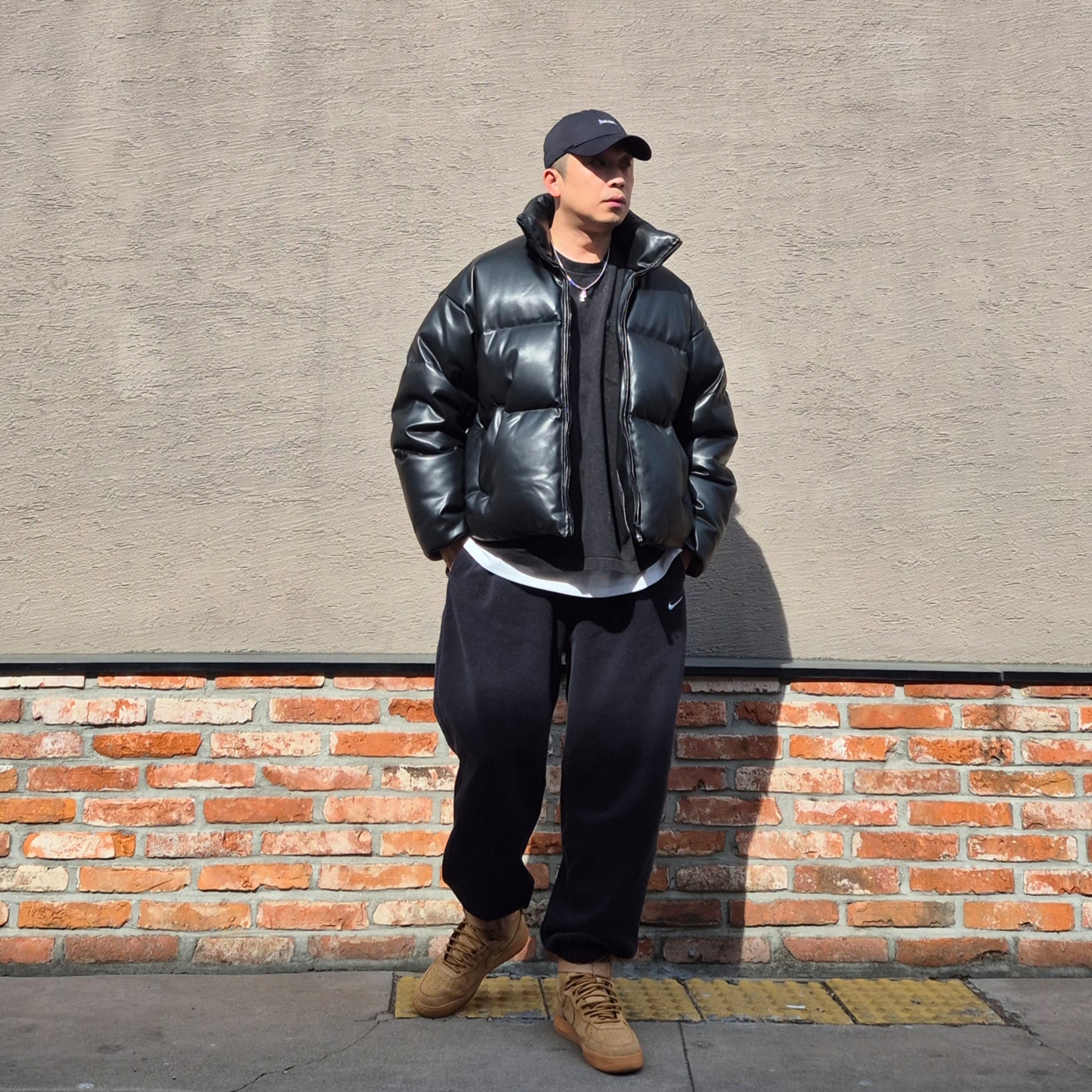 Nike Air Force 1 High '07 LV8 WB Flax, Nike Heritage 86 Just Do It Cap Black 착용 스타일 - 1