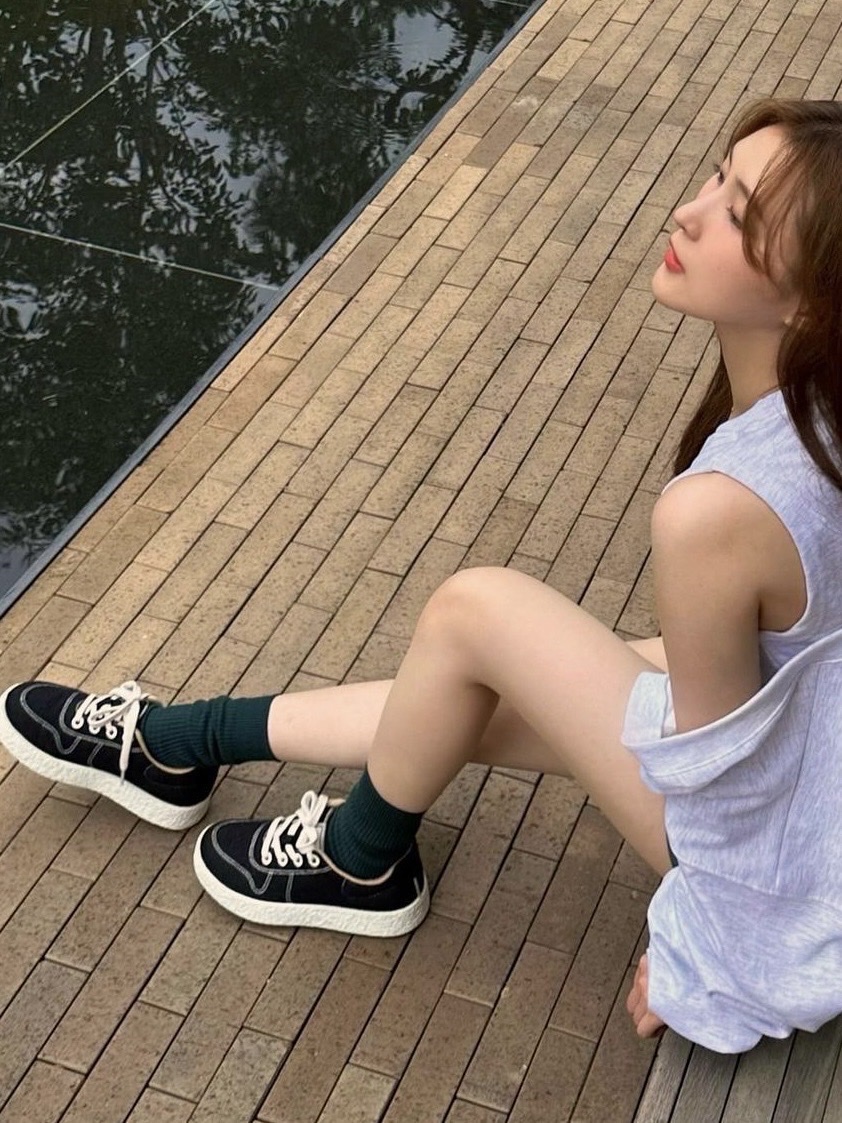 [5% 적립] 르무통 메이트 발 편한 메리노울 운동화 블랙 착용 스타일 - 1