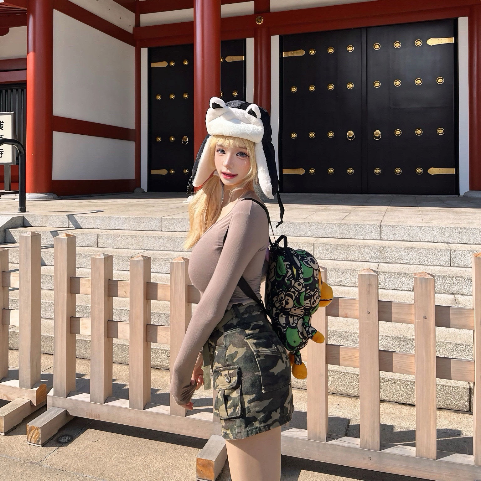 BAPE Baby Milo Plush Backpack Green 착용 스타일 - 2