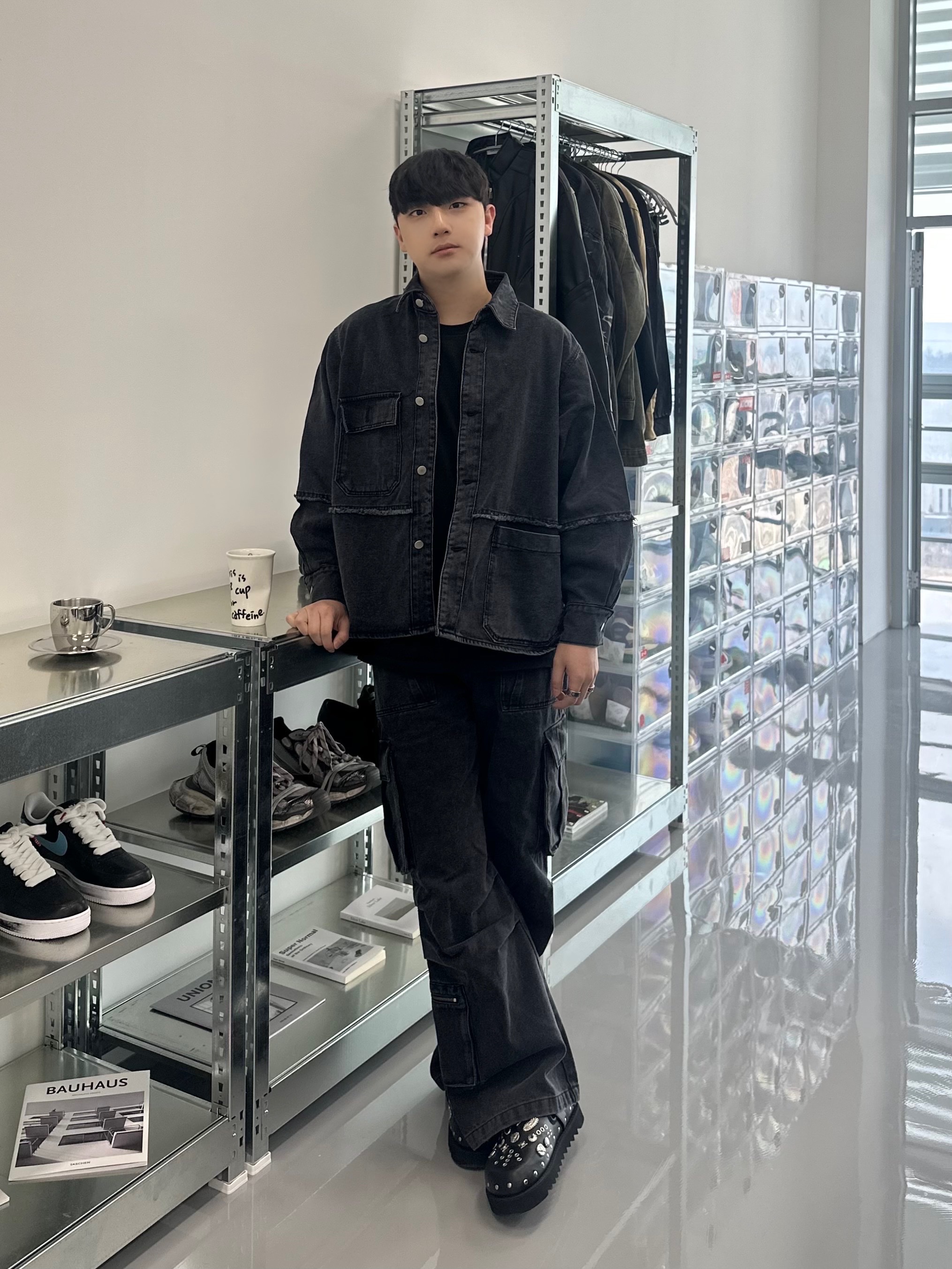 Toga Virilis AJ1066 Mules Leather Black, Nike x Peaceminusone Air Force 1 Low Para-Noise 3.0 Black and Multicolor 착용 스타일