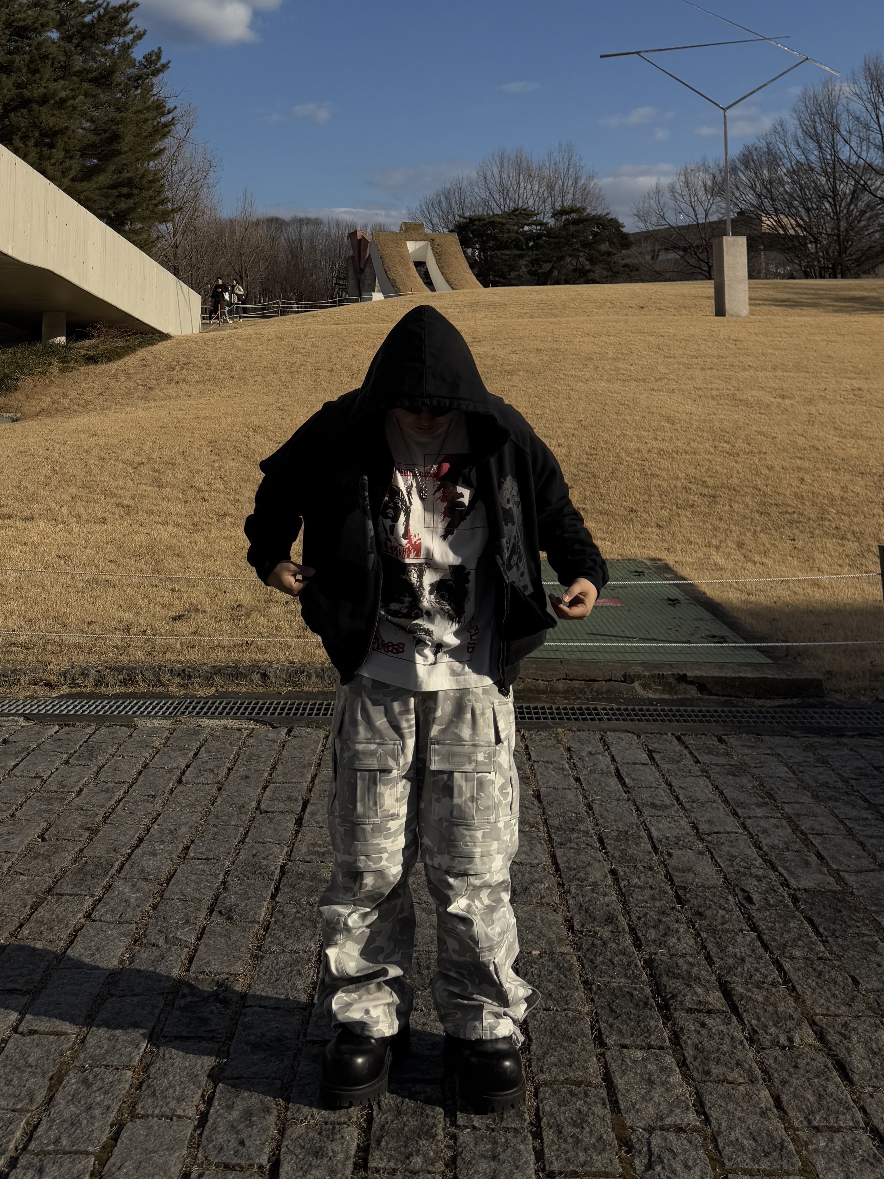Farfromwhat Far Camo Cargo Pants White 착용 스타일
