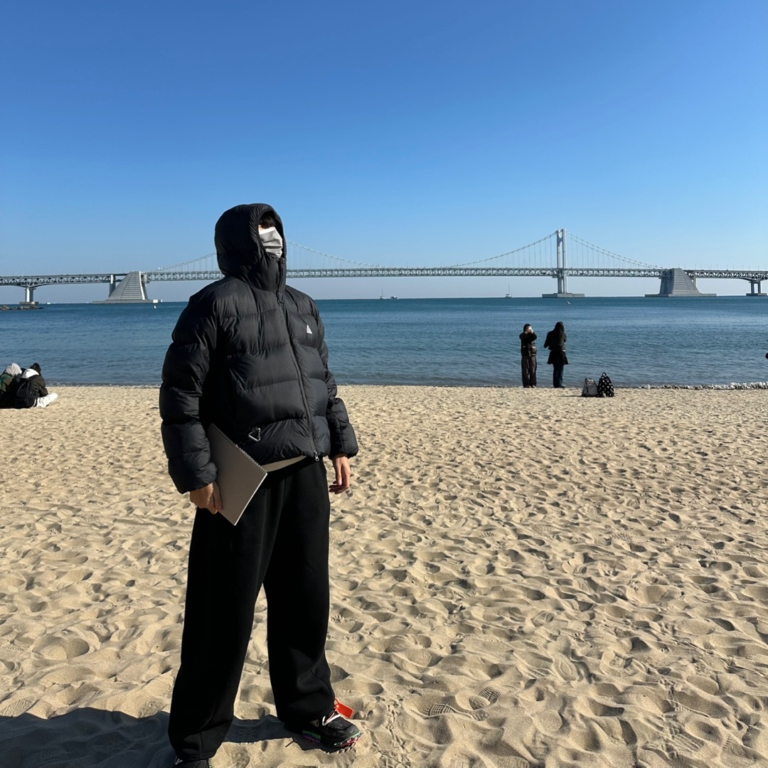 Nike ACG Therma-Fit ADV Lunar Lake Loose Hooded Jacket Black Summit White - Asia, Nike x Off-White Air Force 1 Mid SP Black 착용 스타일 - 1