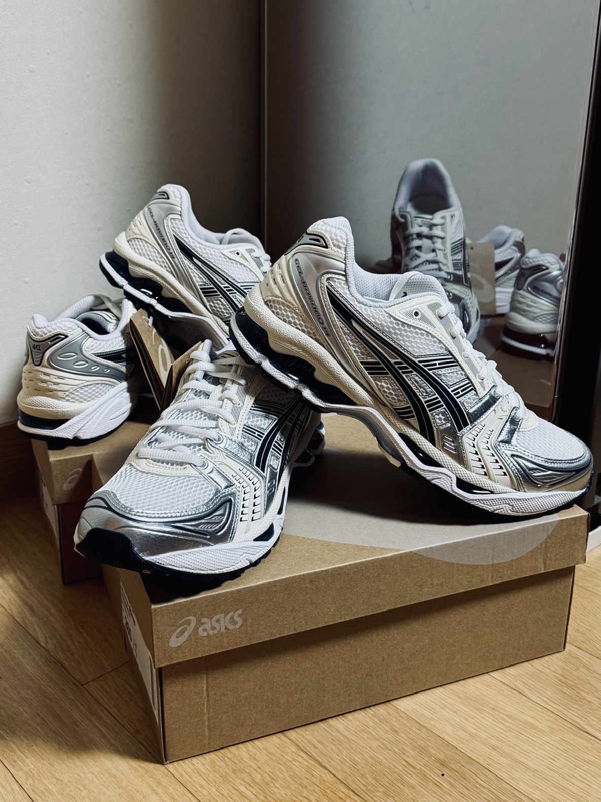 (W) Asics Gel-Kayano 14 White Midnight 착용 스타일