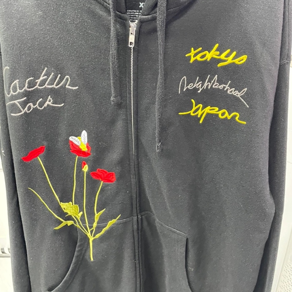 Travis Scott Cactus Jack x Neighborhood Carousel Hoodie Black 착용 스타일