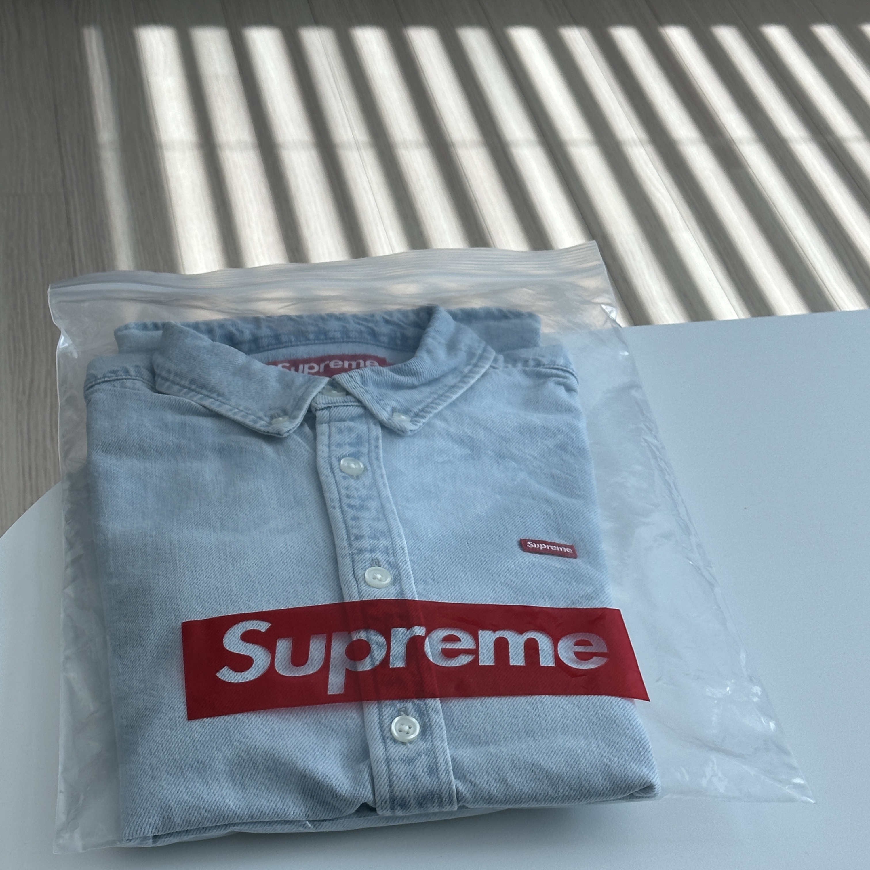Supreme Small Box Shirt Washed Denim - 24FW 착용 스타일