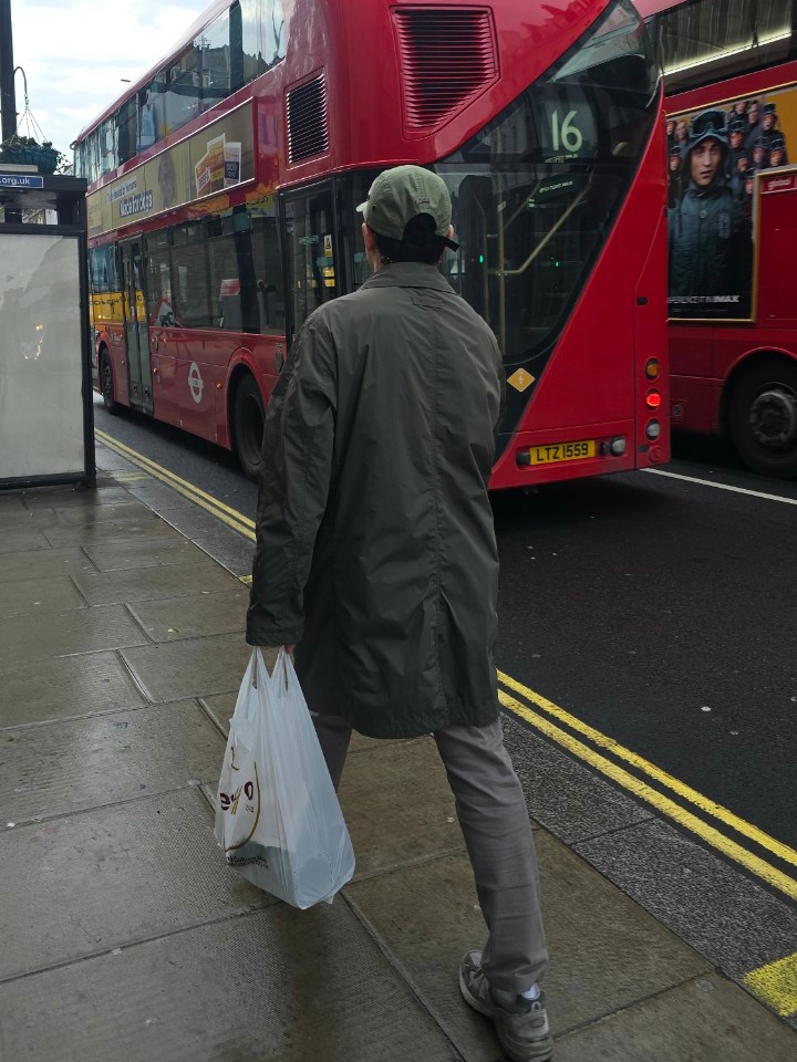Supreme Military Camp Cap Olive - 24FW, (W) New Balance 993 Made in USA Grey - B Standard 착용 스타일