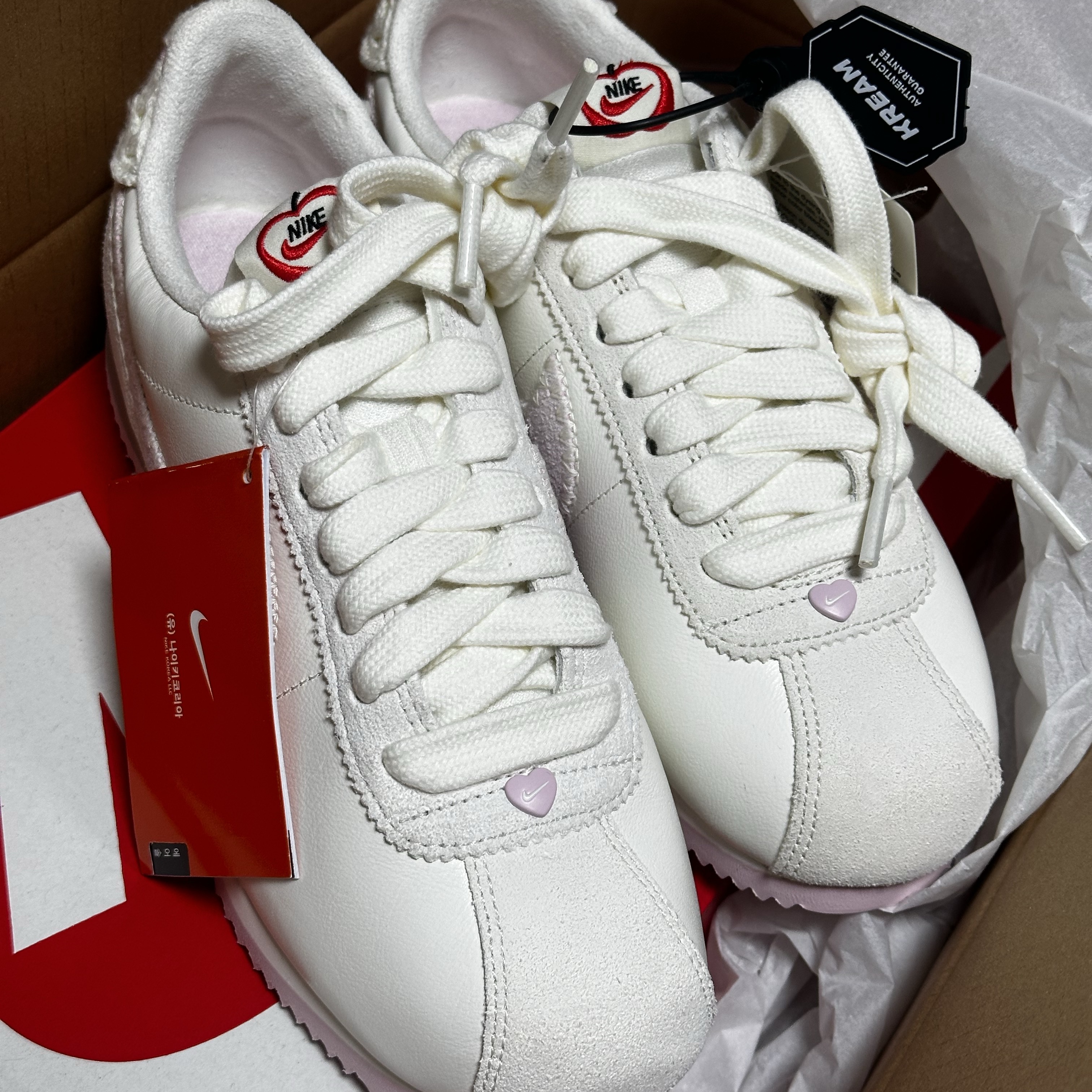 (W) Nike Cortez Valentine's Day Sail Pink Foam 착용 스타일 - 1