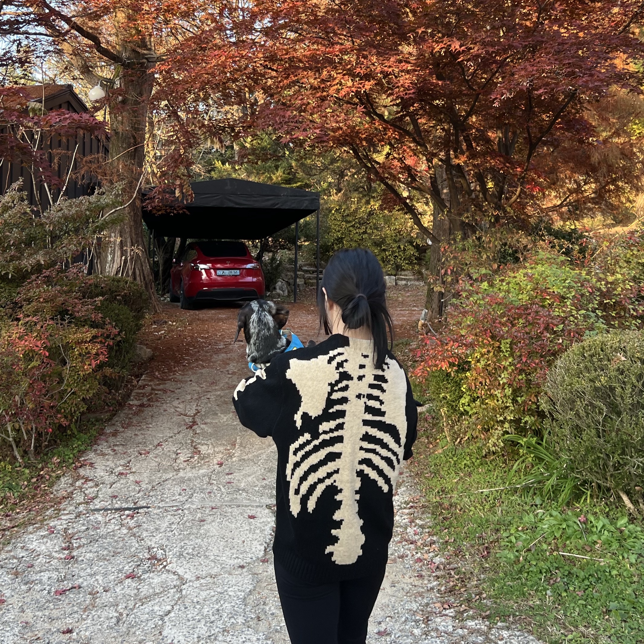 Kapital 5G Wool Bone Short Cardigan Black 착용 스타일