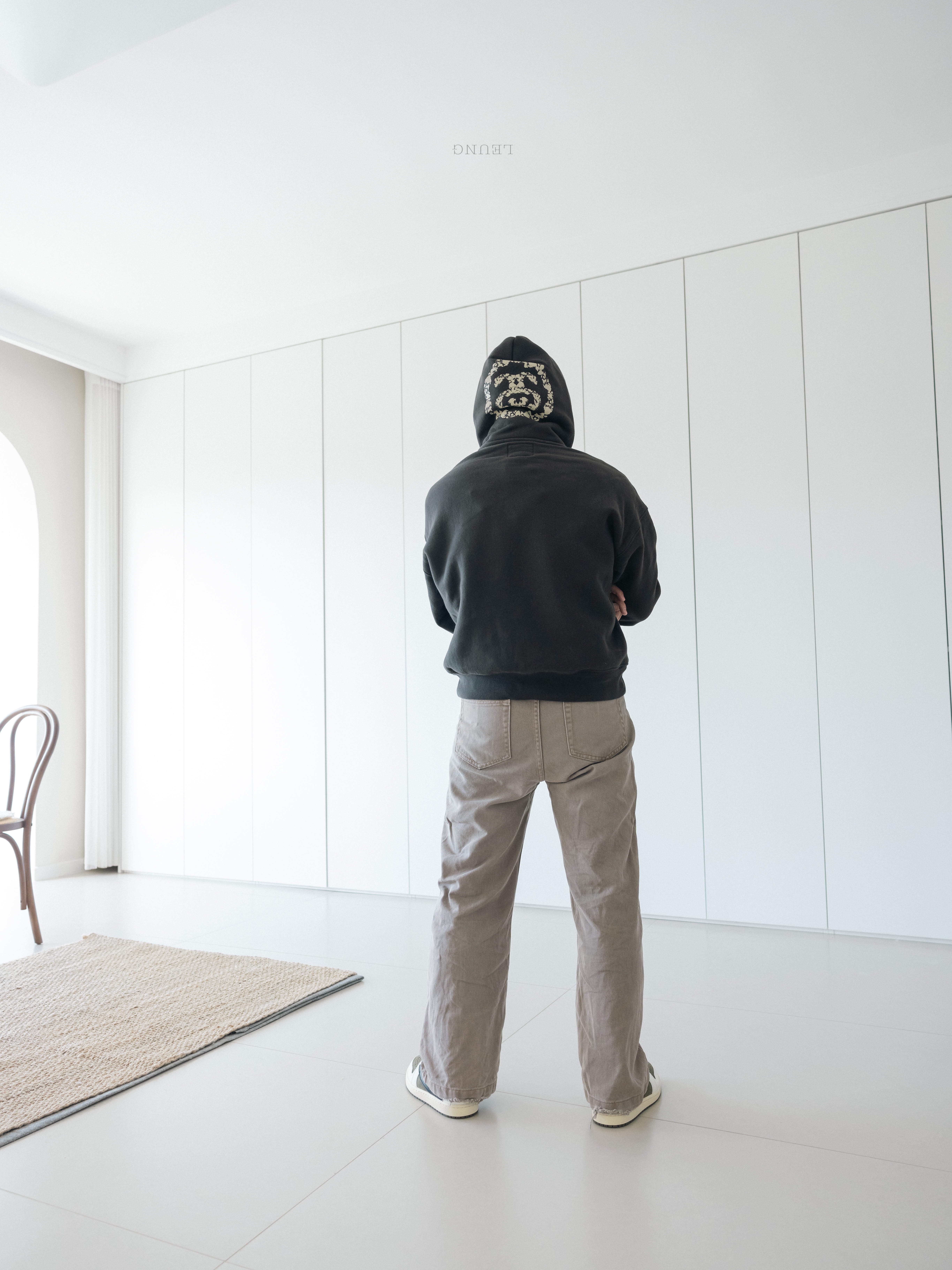 Stussy x Denim Tears Graphic Hoodie Black, Jordan 1 x Travis Scott Retro Low OG SP Reverse Olive 착용 스타일 - 2