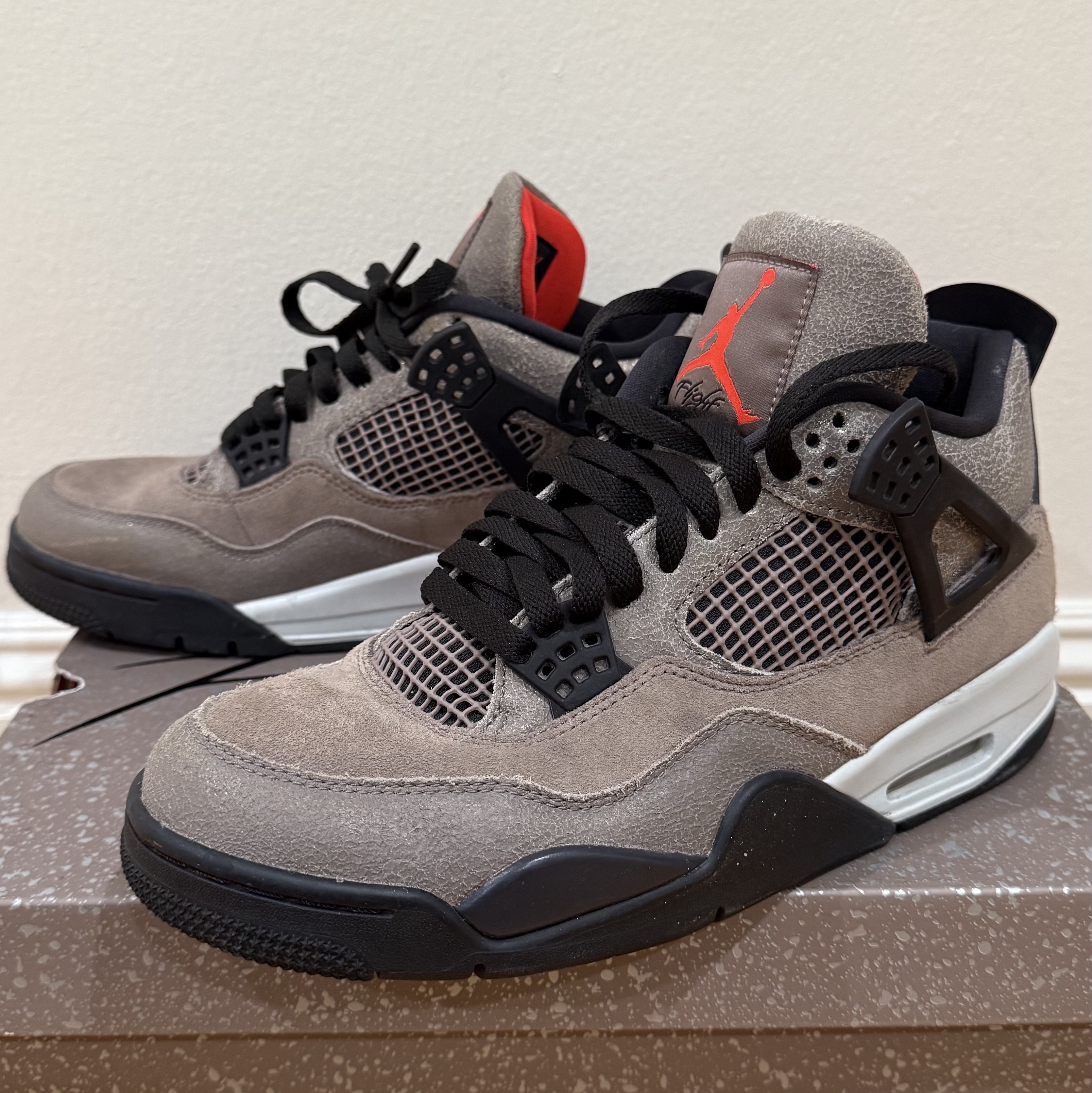 Jordan 4 Retro Taupe Haze 착용 스타일