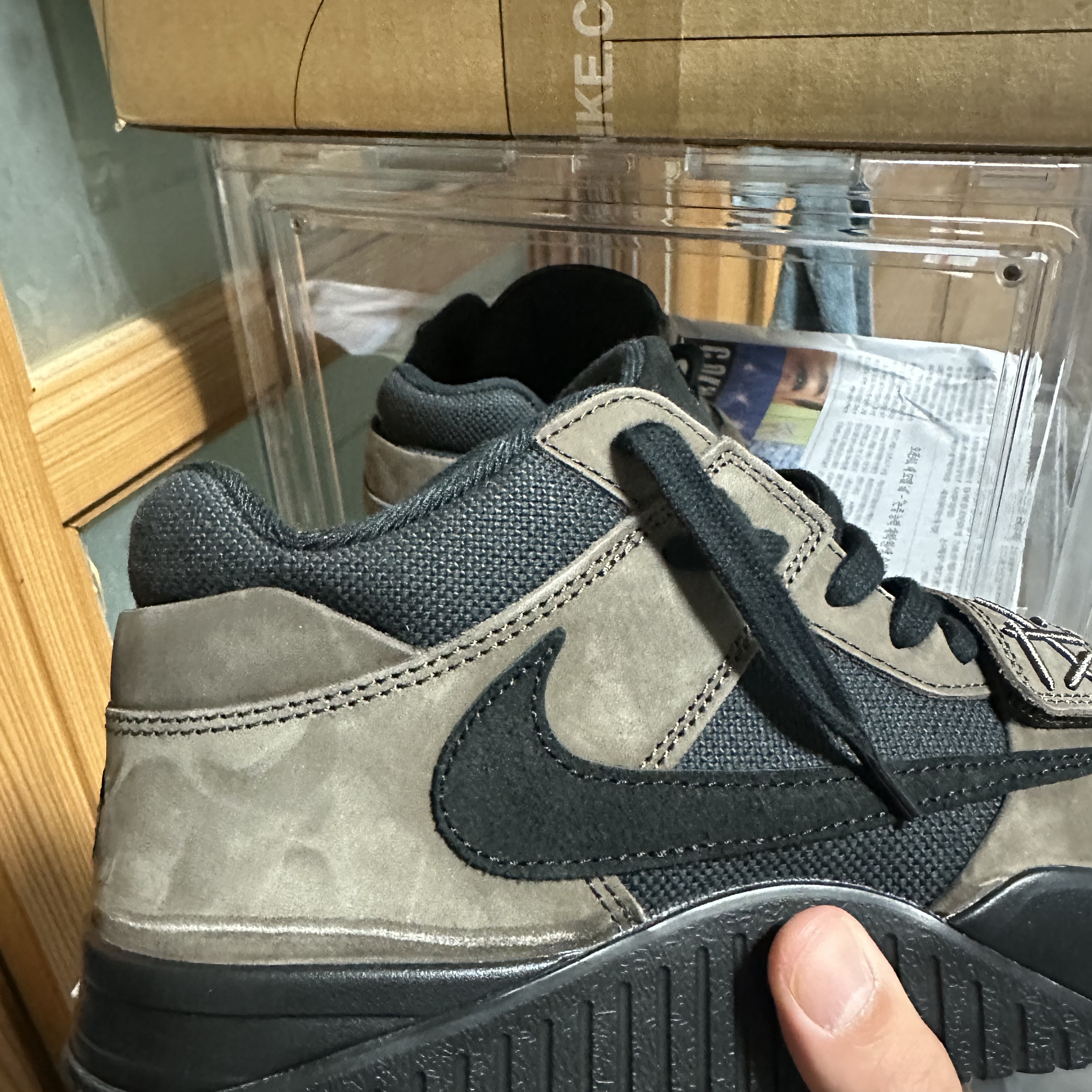 Jordan x Travis Scott Jumpman Jack TR Black and Dark Mocha 착용 스타일 - 1