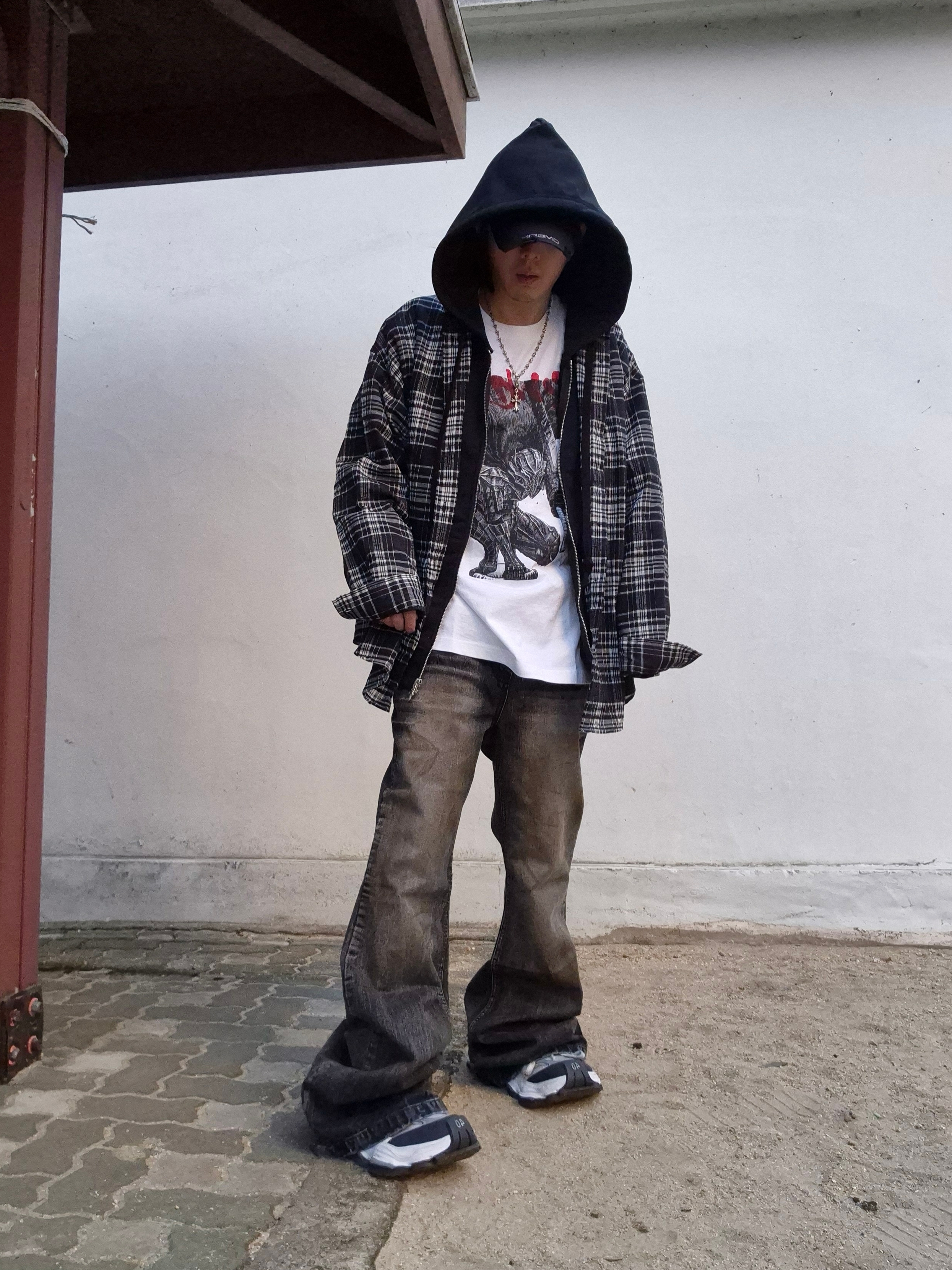 Balenciaga Cargo Sneakers White Grey 착용 스타일 - 3